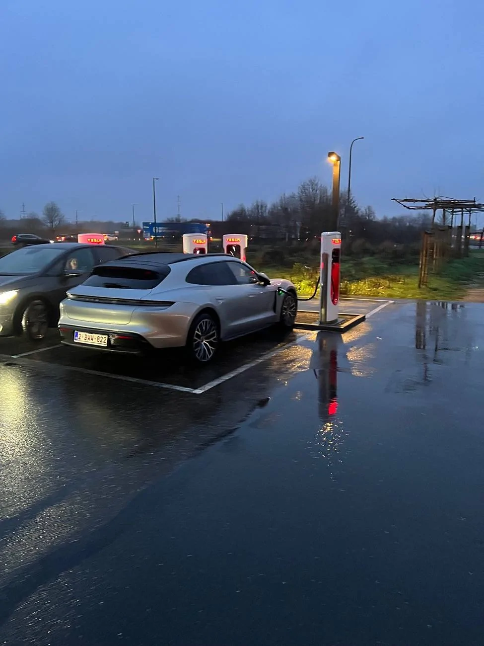 Porsche Taycan Identifying Tesla superchargers without 2 bay occupancy problem IMG_3316