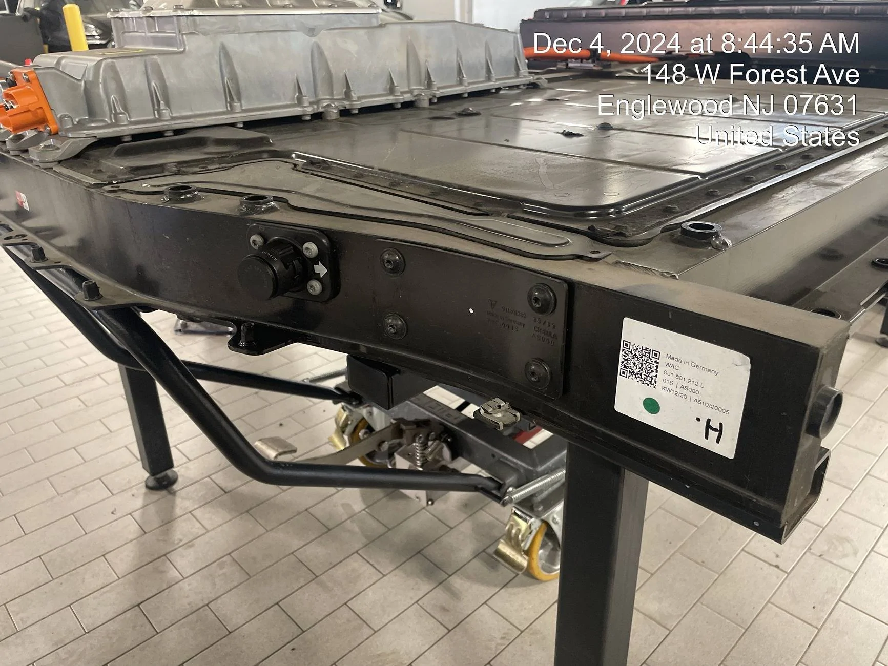Porsche Taycan "Porsche class action claims Taycan EVs have battery defect" - December 5, 2024 sV84zuQ0_121174121