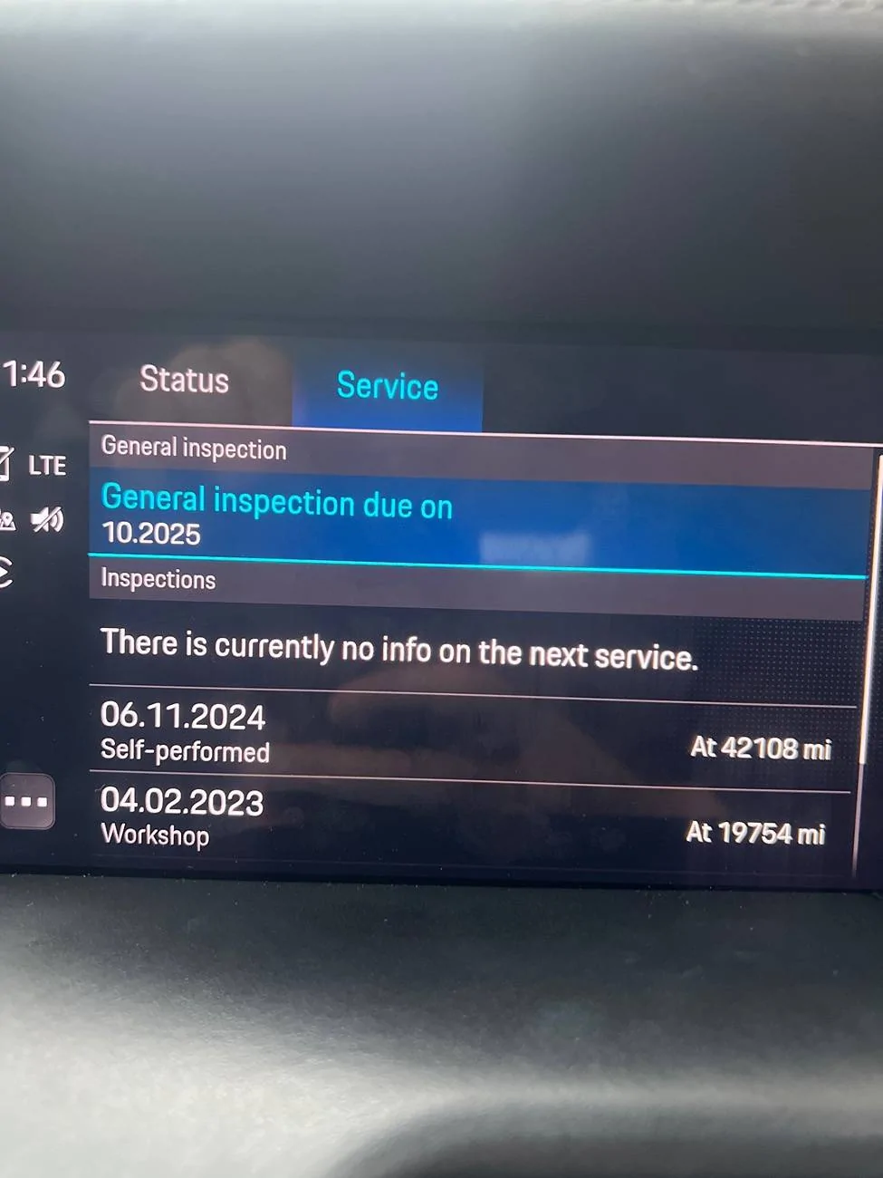 Porsche Taycan Service notifications in app imag