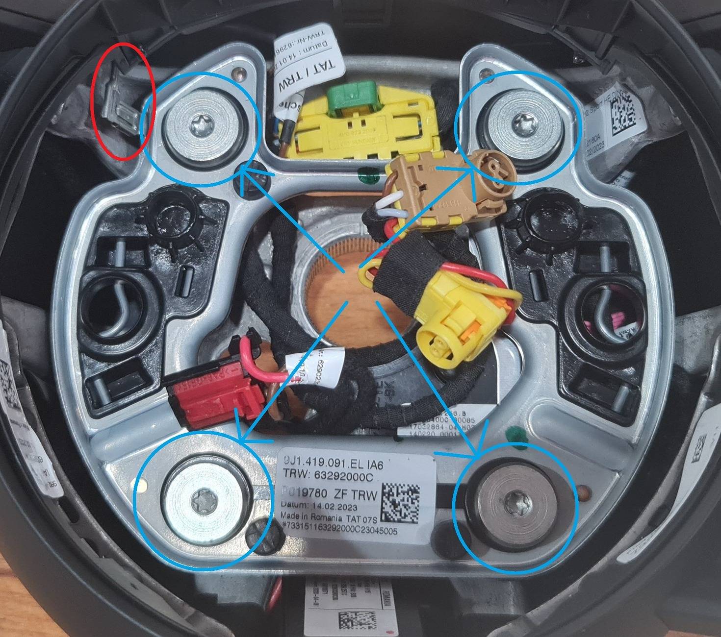 Porsche Taycan Anyone swapped a steering wheel over? screws