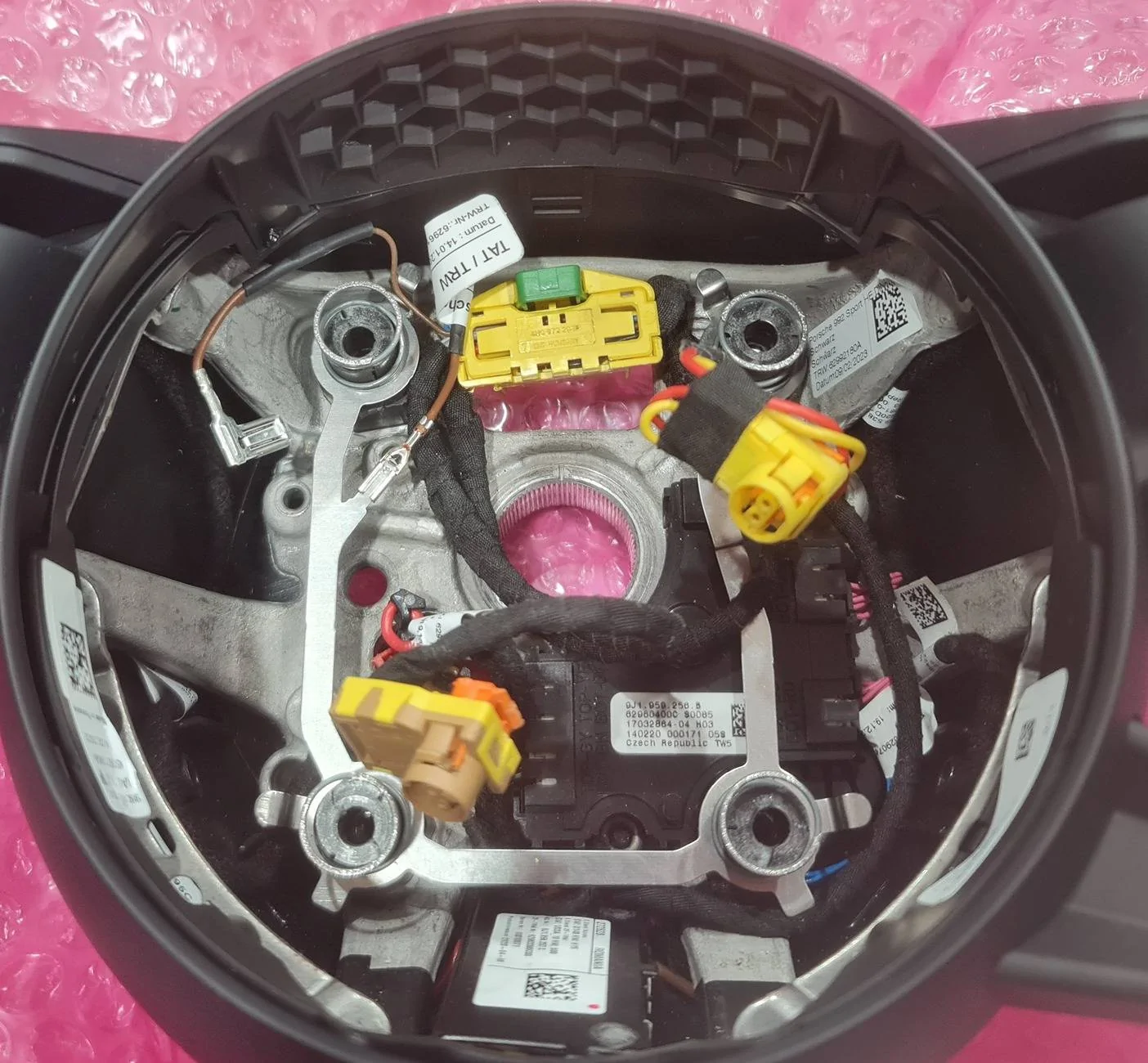 Porsche Taycan Anyone swapped a steering wheel over? 20241220_082414