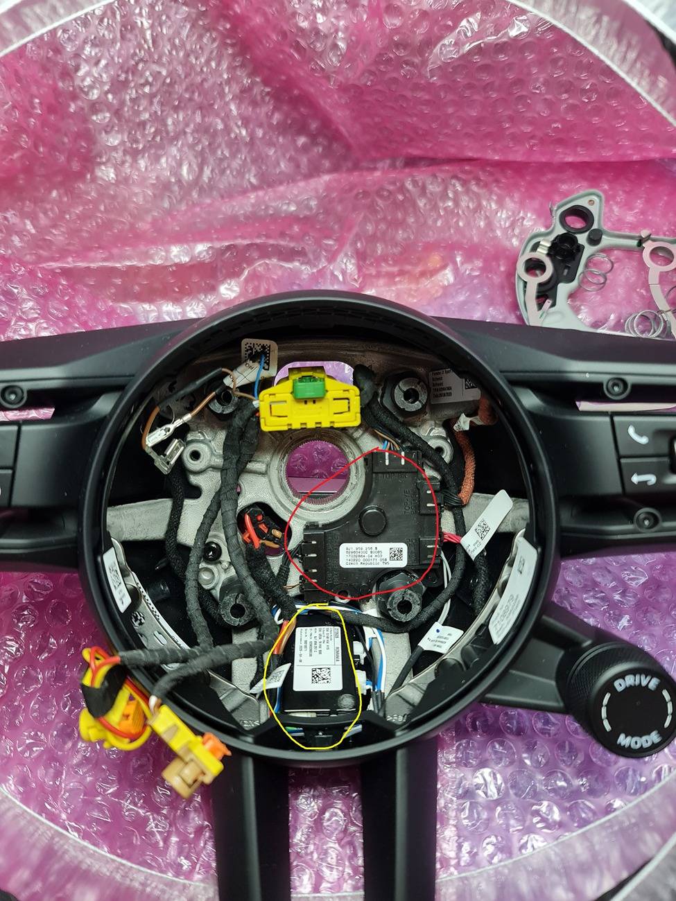 Porsche Taycan Anyone swapped a steering wheel over? 20240801_172632