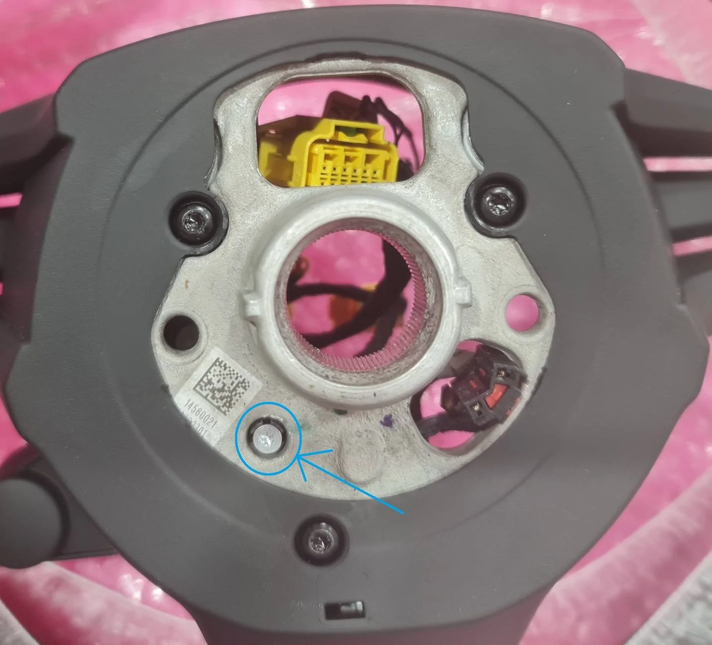 Porsche Taycan Anyone swapped a steering wheel over? rear