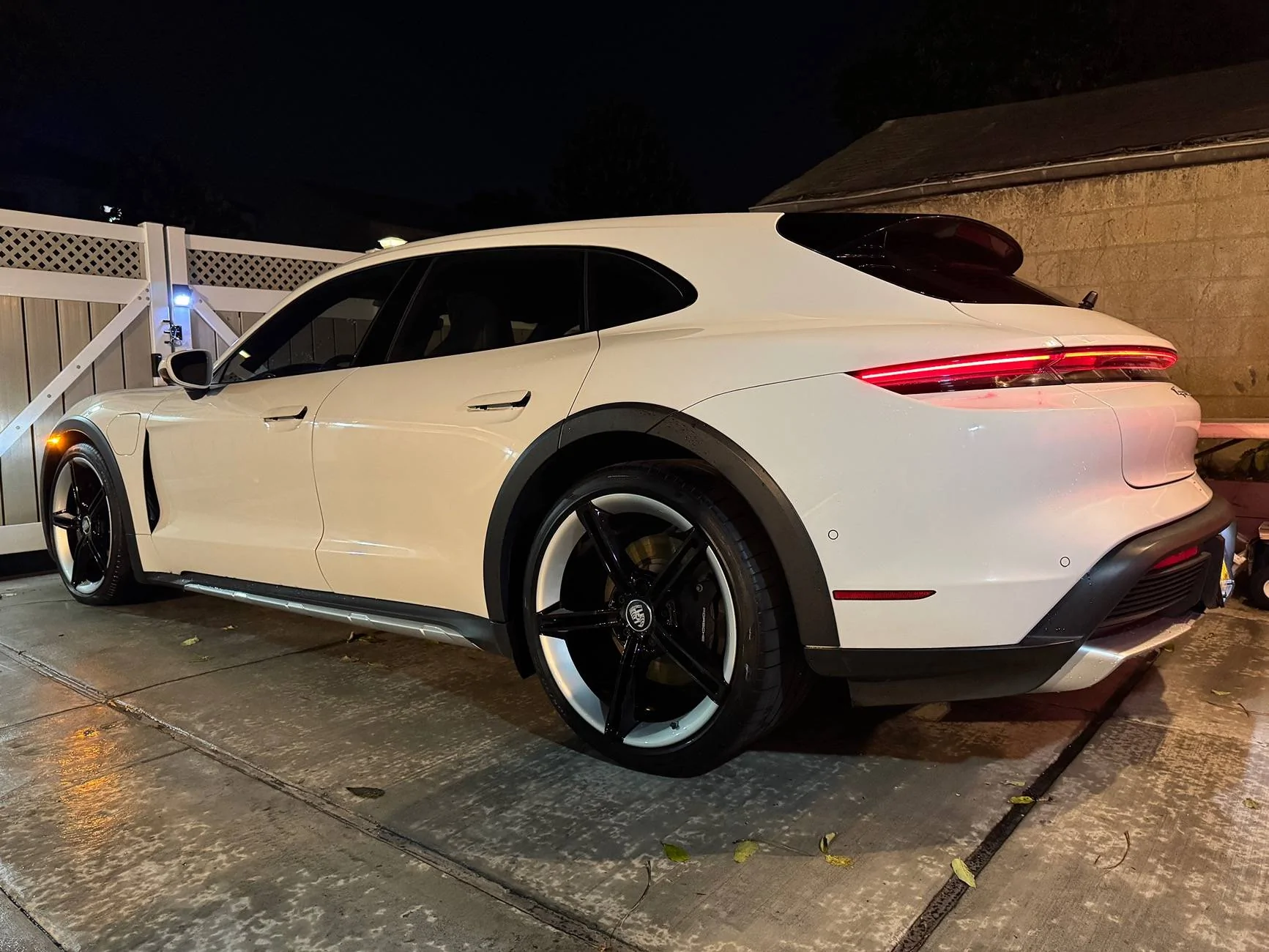 Porsche Taycan Mission-e wheels on cross turismo? IMG_5358