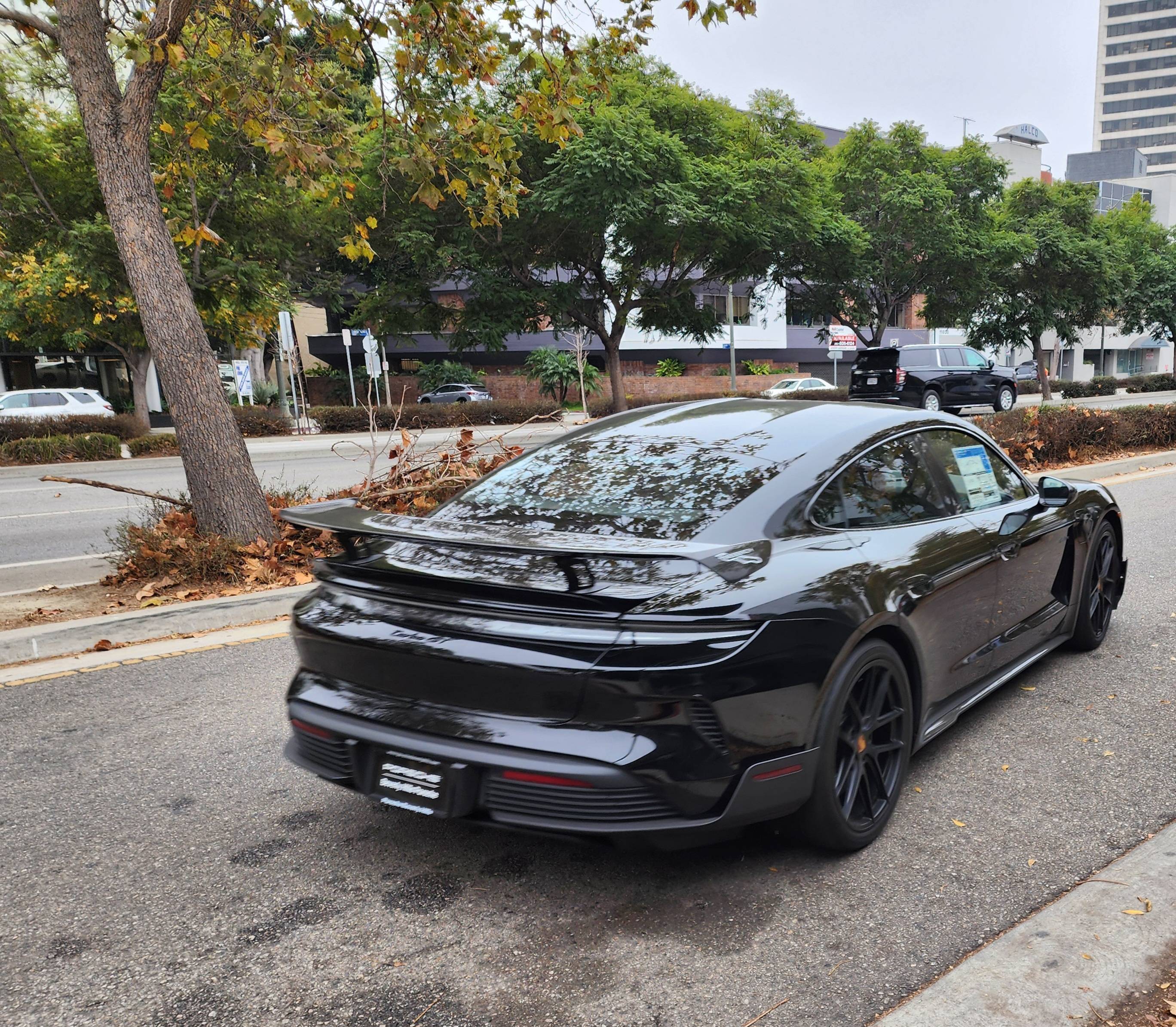 Porsche Taycan Review: Taycan Turbo GT Weissach compared to Turbo GT 20241229_130200