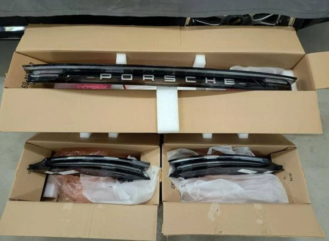 Porsche Taycan Rear Porsche logo color/visibility Screenshot_20250103-170341