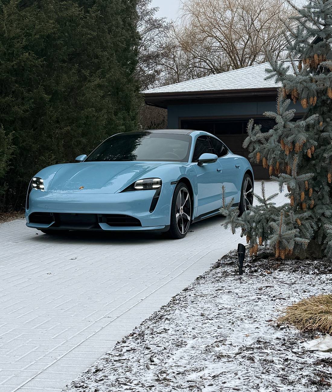 Porsche Taycan FROZEN BLUE Taycan Club IMG_1164