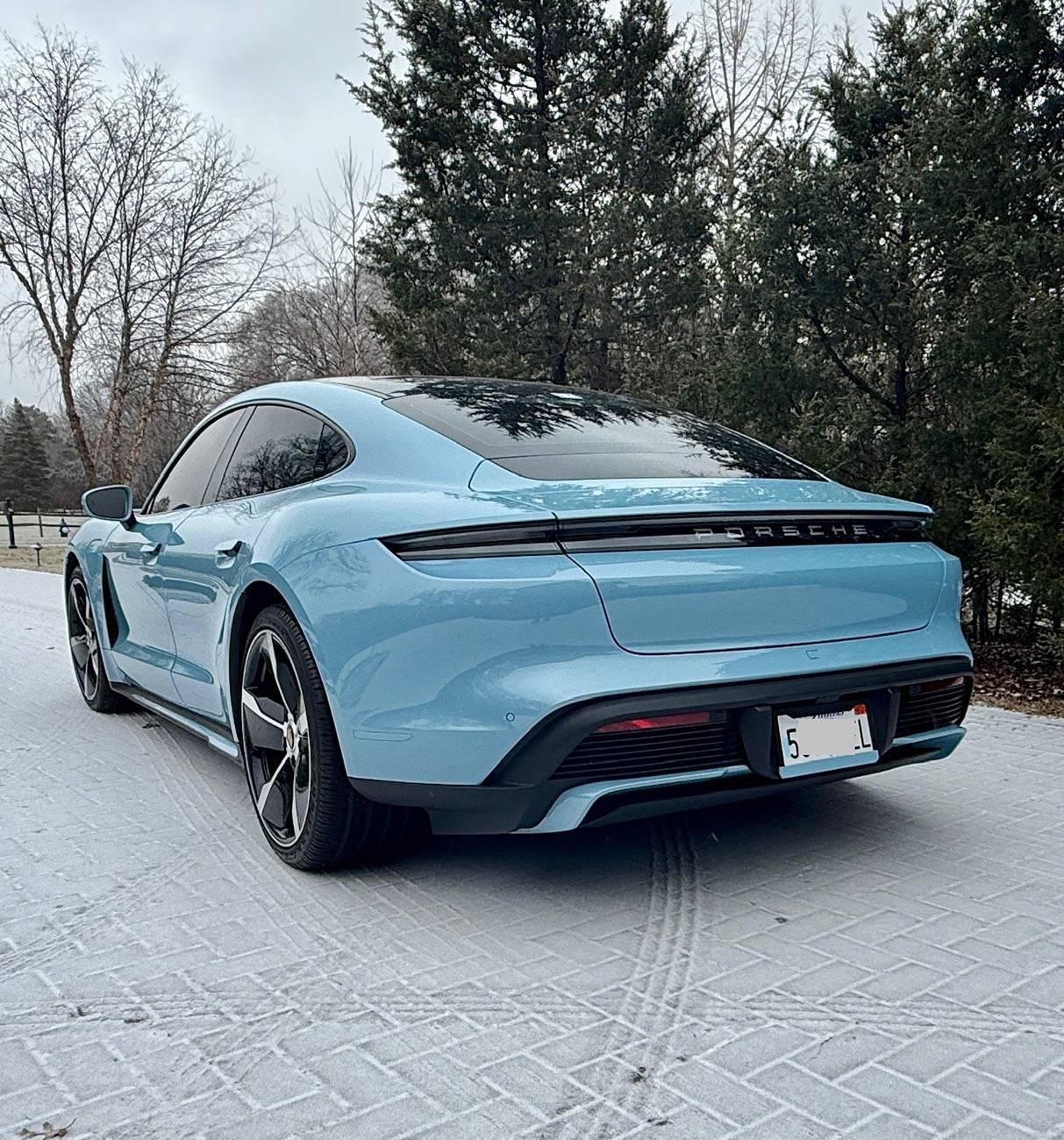 Porsche Taycan FROZEN BLUE Taycan Club IMG_1161