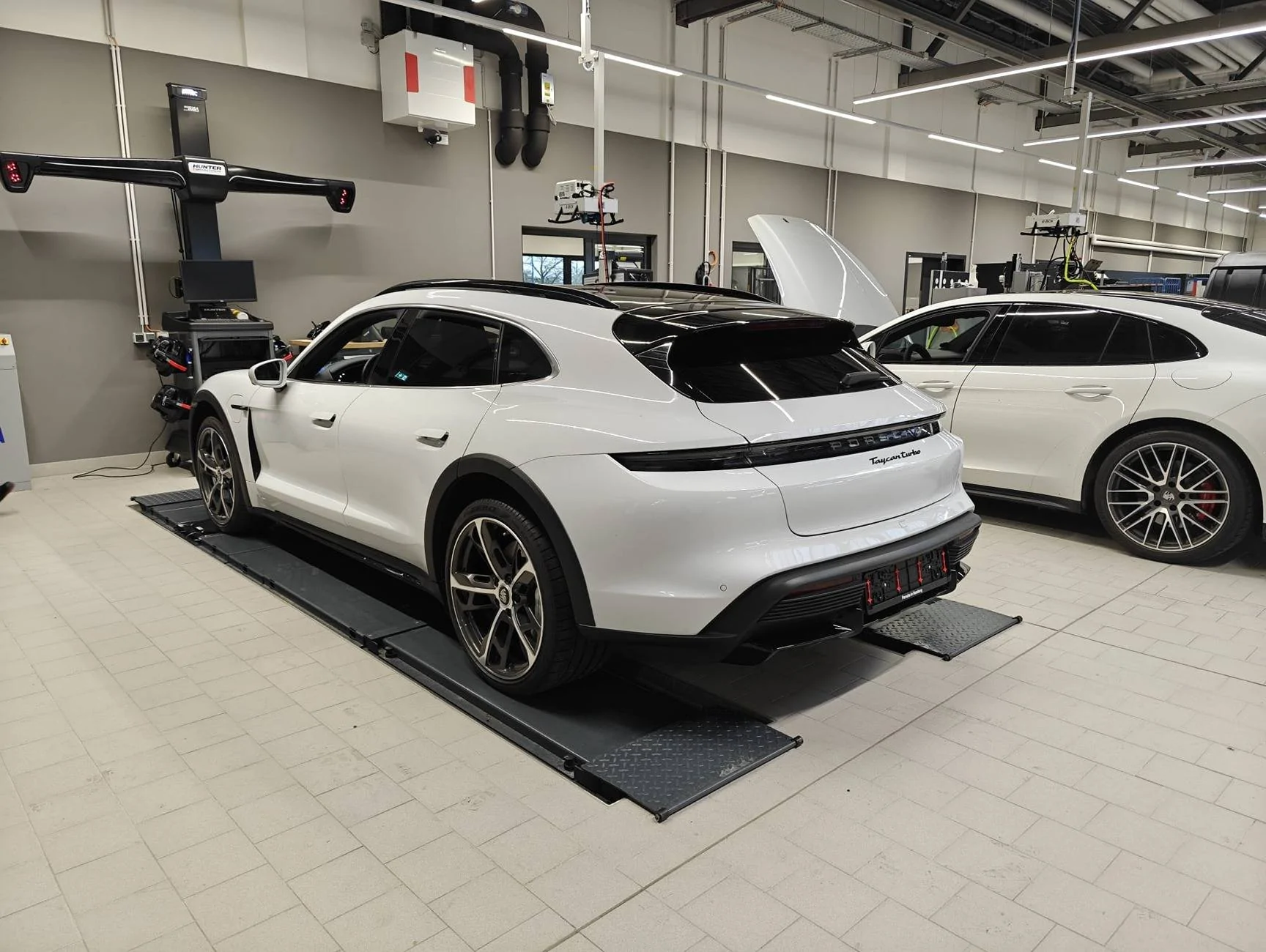 Porsche Taycan Members Say Hello Here! PTTCT01
