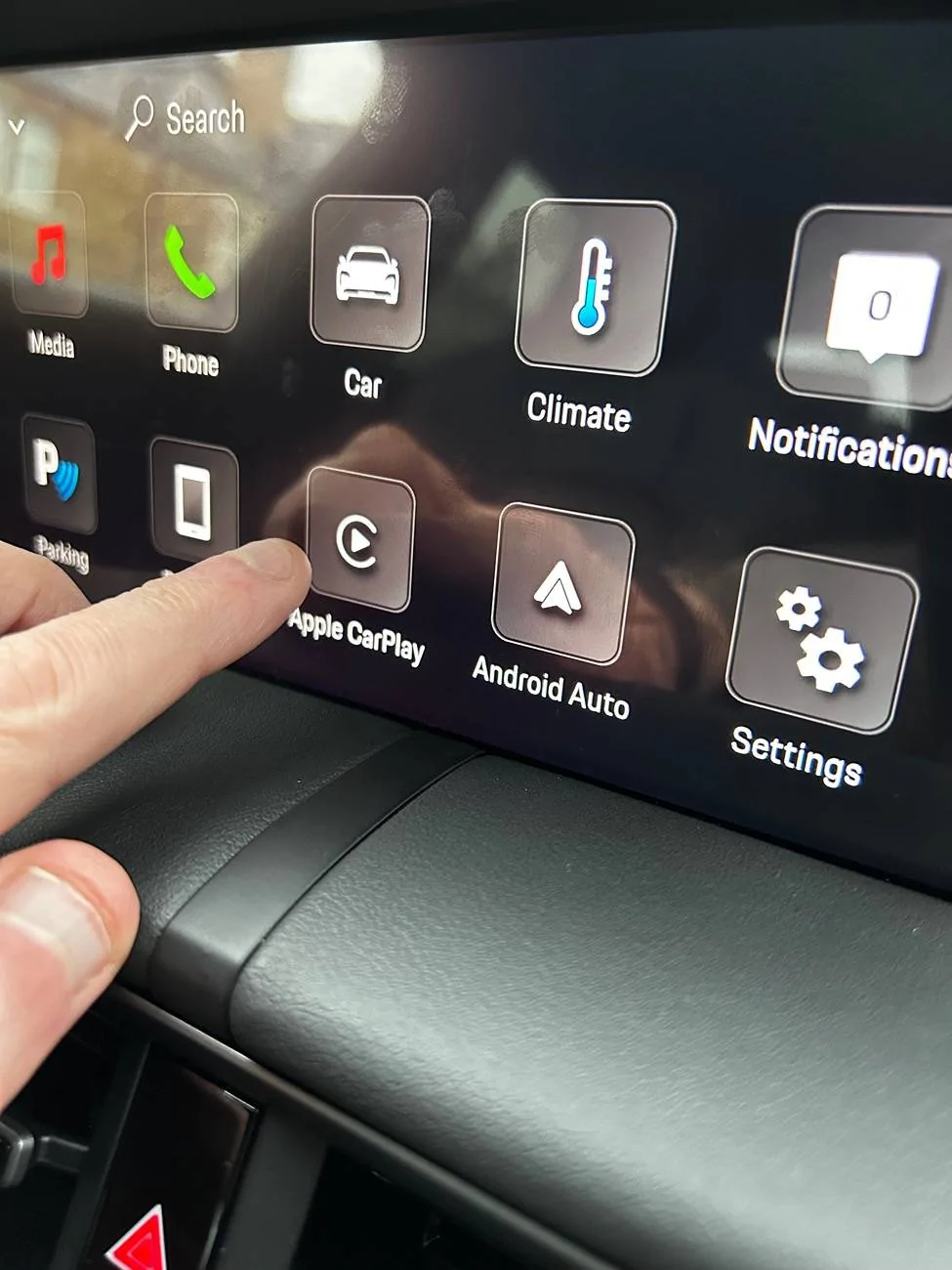 Porsche Taycan Apple CarPlay will not connect, asks to be connected via usb? IMG_8596