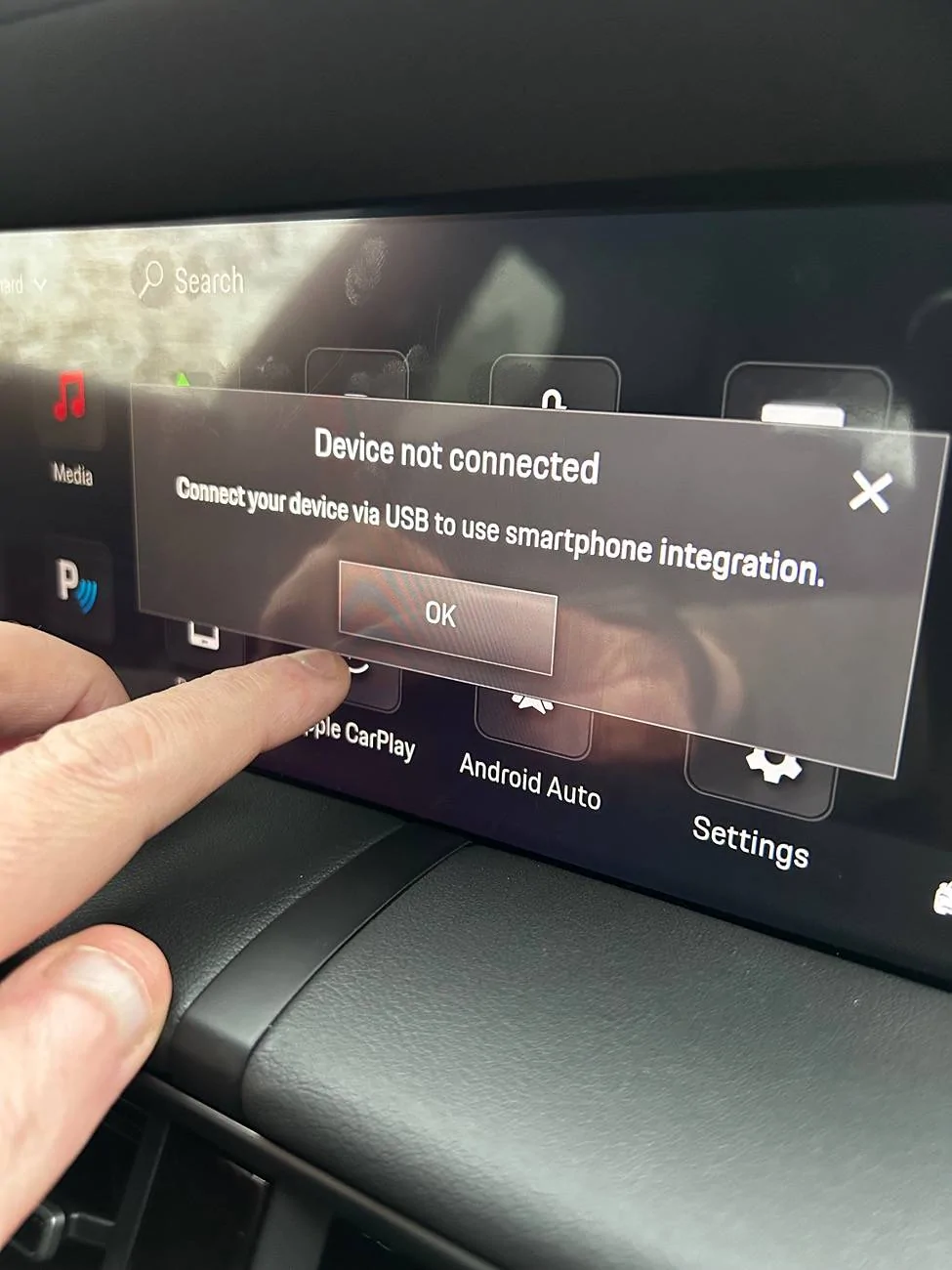 Porsche Taycan Apple CarPlay will not connect, asks to be connected via usb? IMG_8597