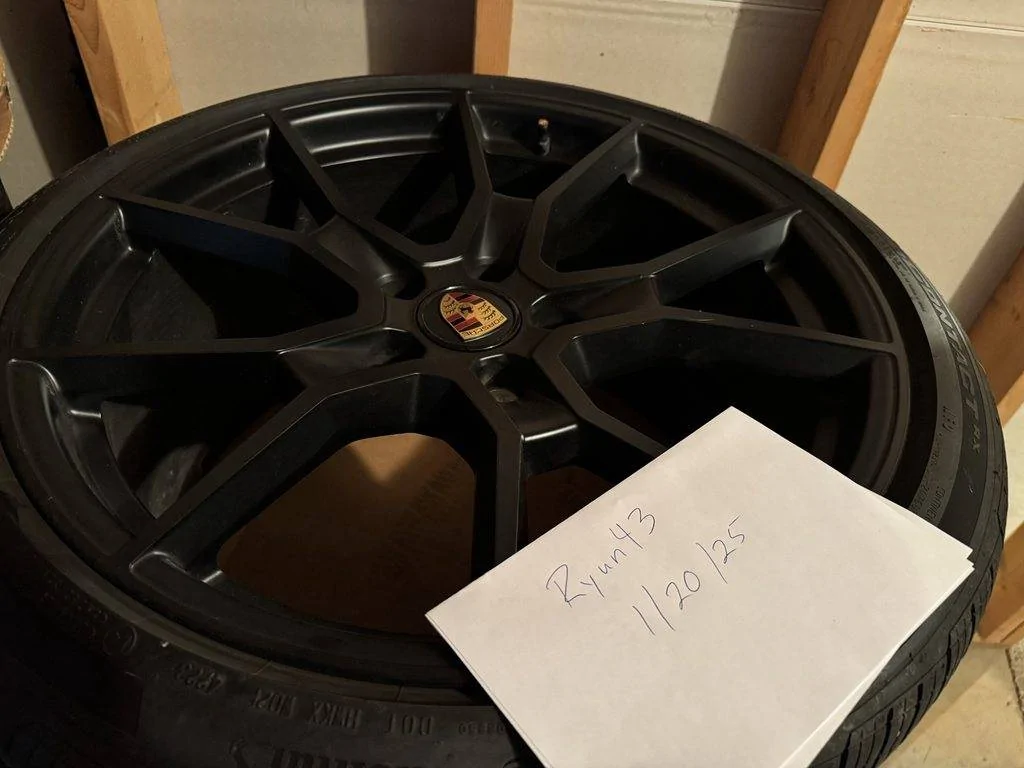 Porsche Taycan FS: 21" Spyder wheels, rack, box OrvqDm9h