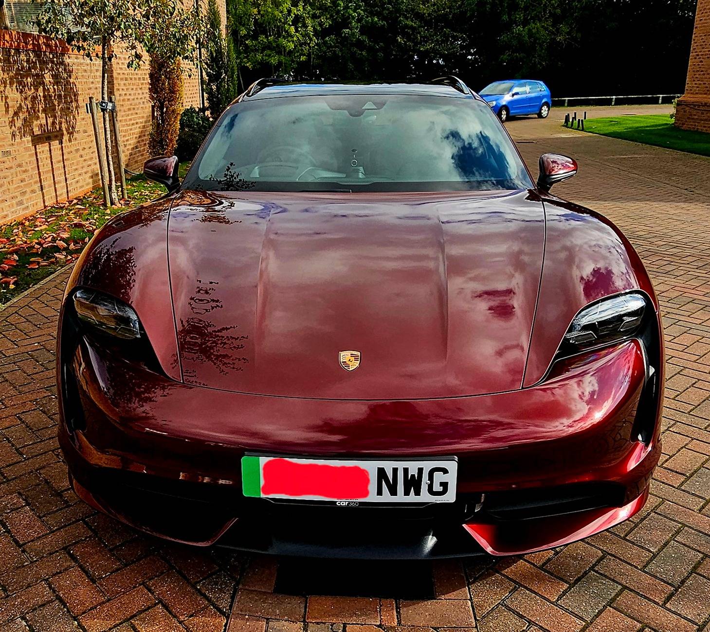 Porsche Taycan CHERRY METALLIC Taycan Club 20241010_143158