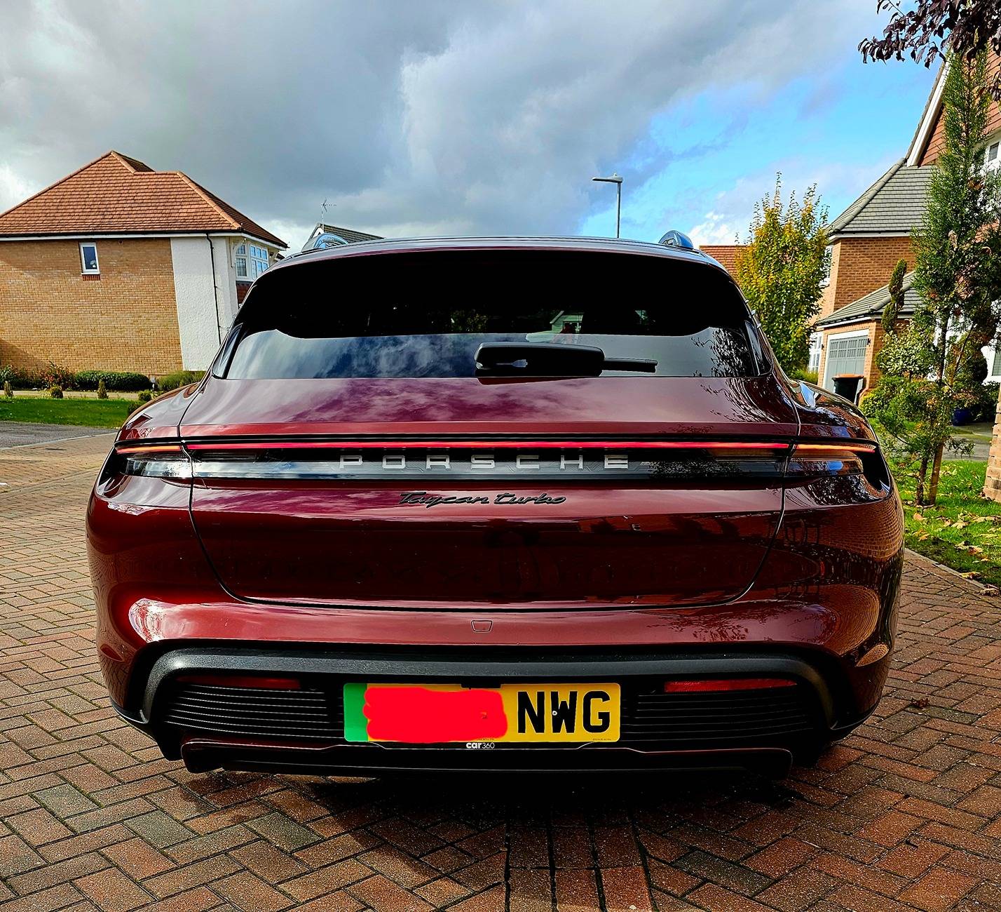 Porsche Taycan CHERRY METALLIC Taycan Club 20241010_143314