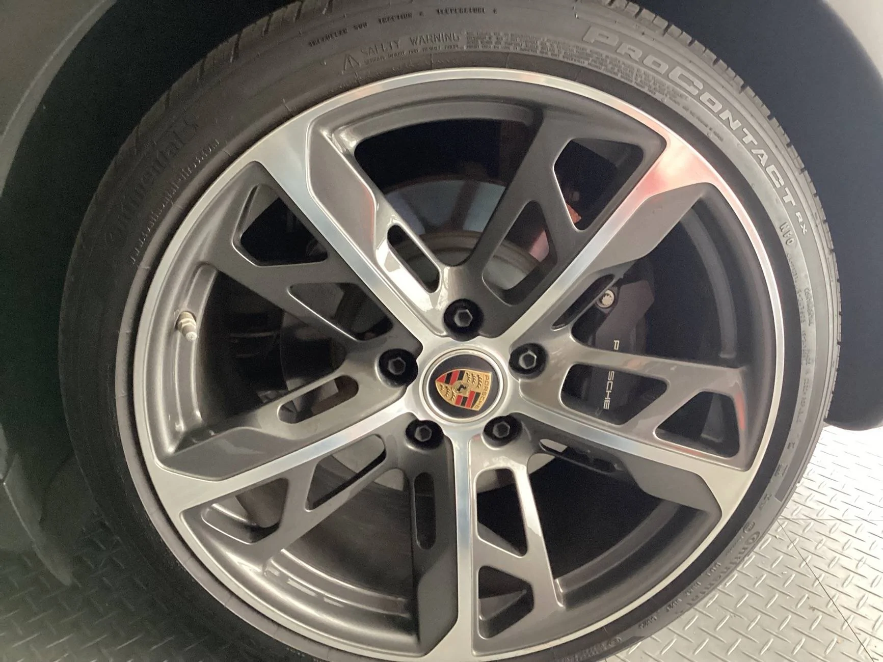 Porsche Taycan Can tire cleaner damage my wheels? IMG_6594