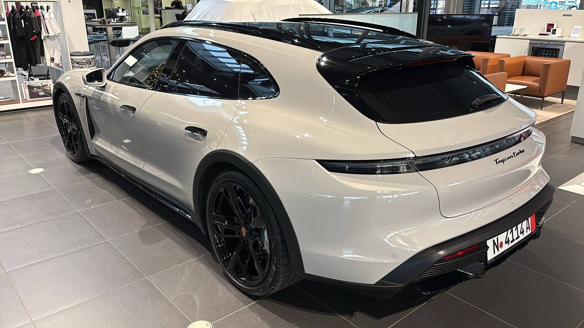 Porsche Taycan CHALK Taycan Club E35725CA-9905-4B9B-B551-F035C7AF1946