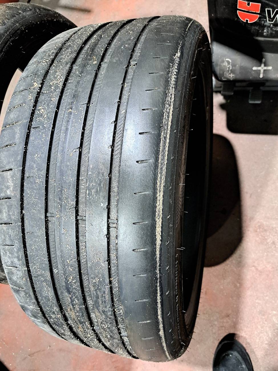 Porsche Taycan Taycan Problem - potential catastrophic tire failure 20250120_162722