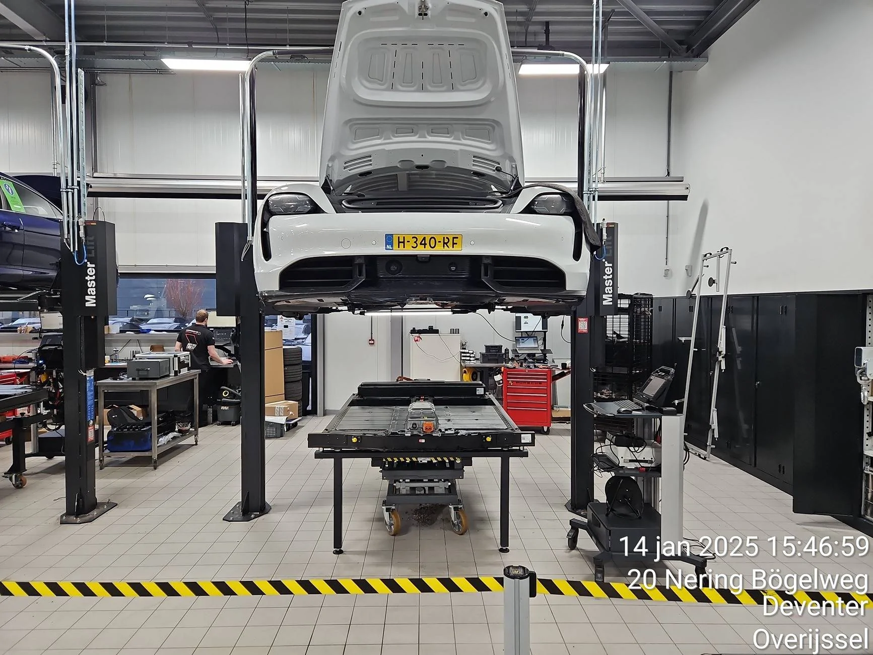 Porsche Taycan Taycan battery may repeat Bolt battery disaster TimePhoto_20250114_154659