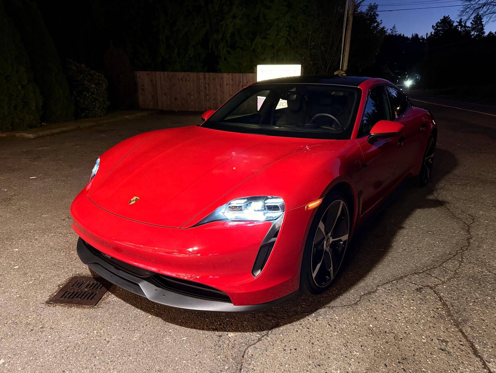 Porsche Taycan CARMINE RED Taycan Club Redline_1
