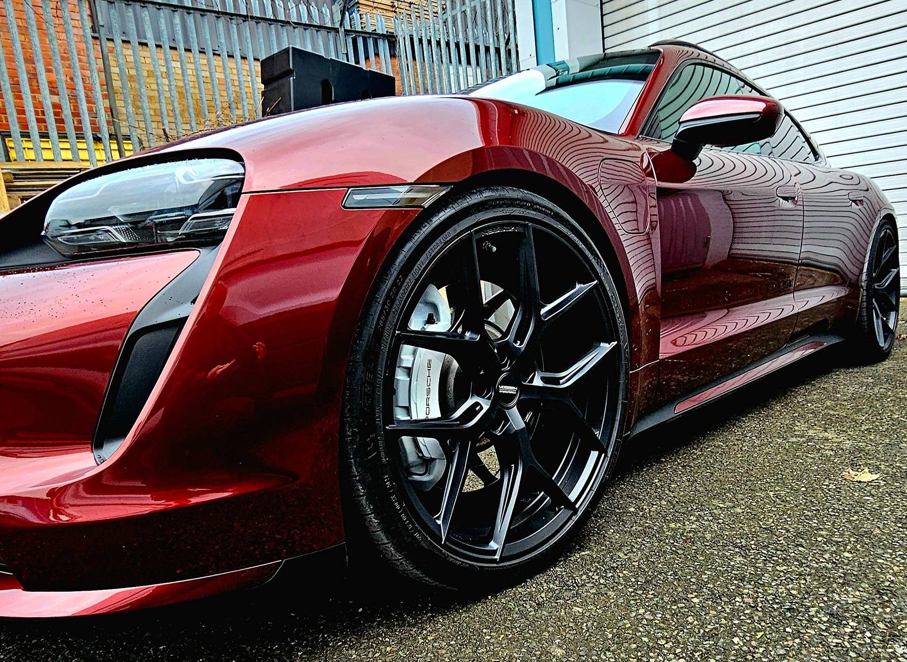 Porsche Taycan CHERRY METALLIC Taycan Club 1000033662