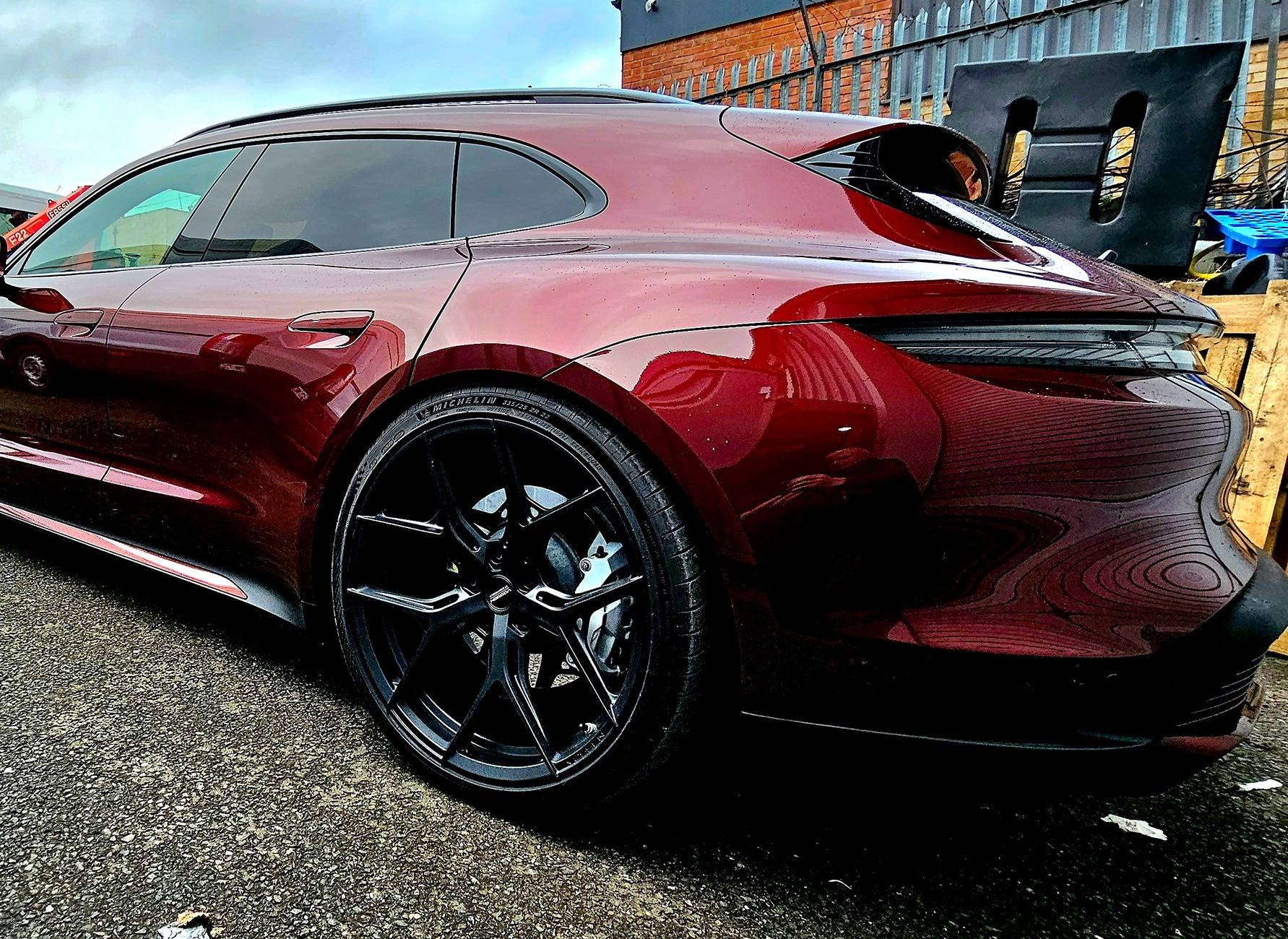 Porsche Taycan CHERRY METALLIC Taycan Club 20250207_100239