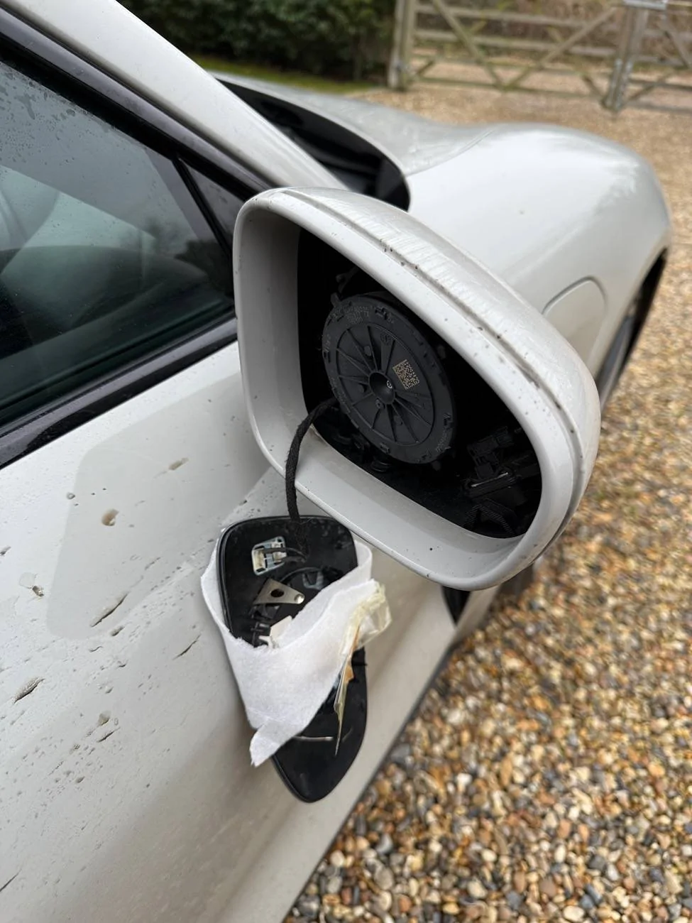 Porsche Taycan Fitting aftermarket carbon wing mirror caps? Any tips? IMG_4300