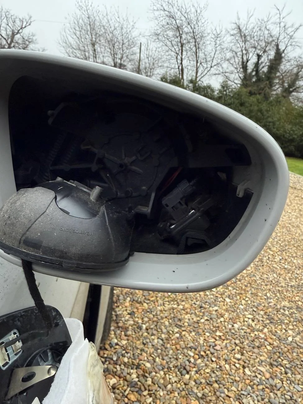 Porsche Taycan Fitting aftermarket carbon wing mirror caps? Any tips? IMG_4303