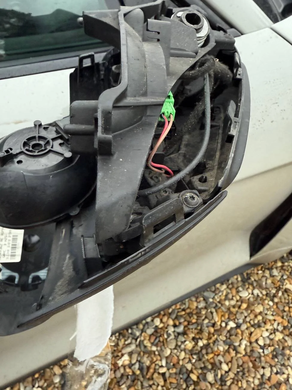 Porsche Taycan Fitting aftermarket carbon wing mirror caps? Any tips? IMG_4307