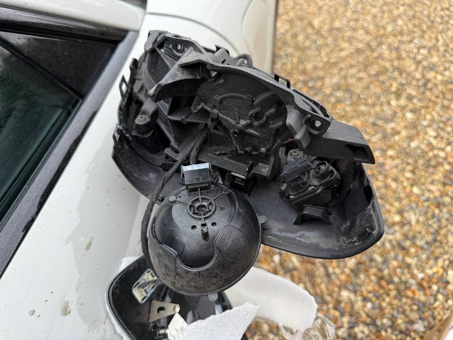 Porsche Taycan Fitting aftermarket carbon wing mirror caps? Any tips? IMG_4306