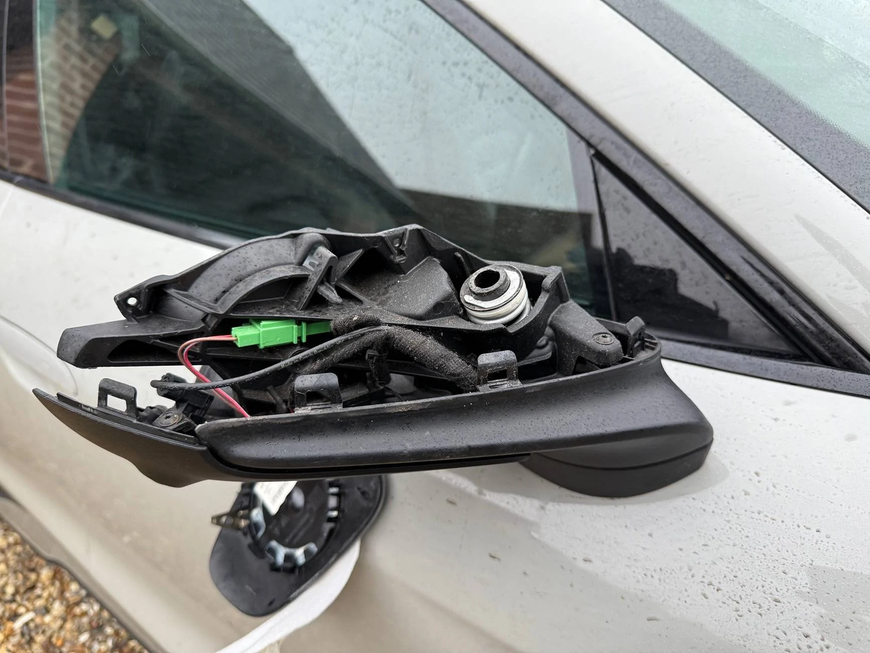 Porsche Taycan Fitting aftermarket carbon wing mirror caps? Any tips? IMG_4309