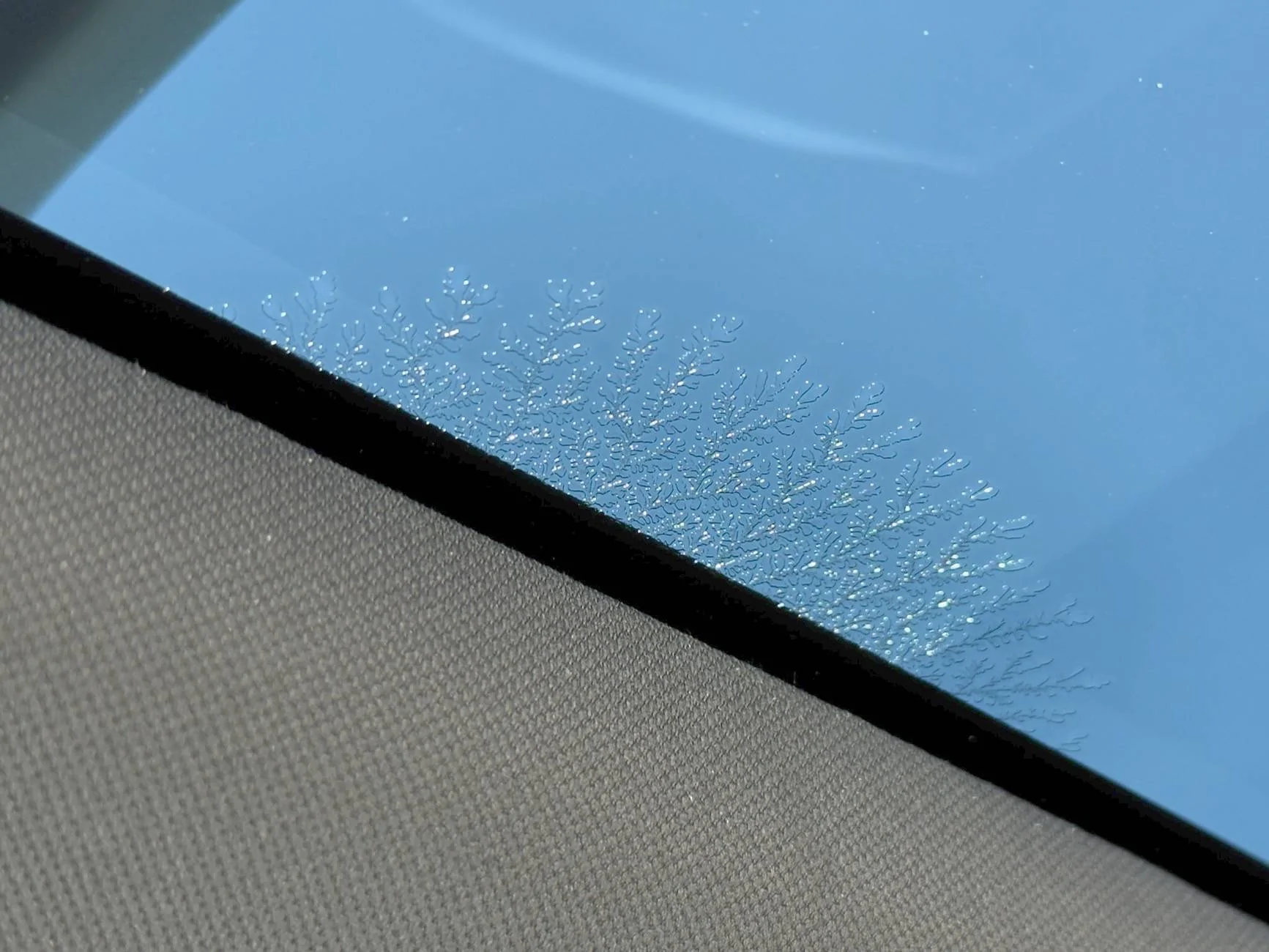 Porsche Taycan ice crystals in between panoramic glass panes IMG_6710