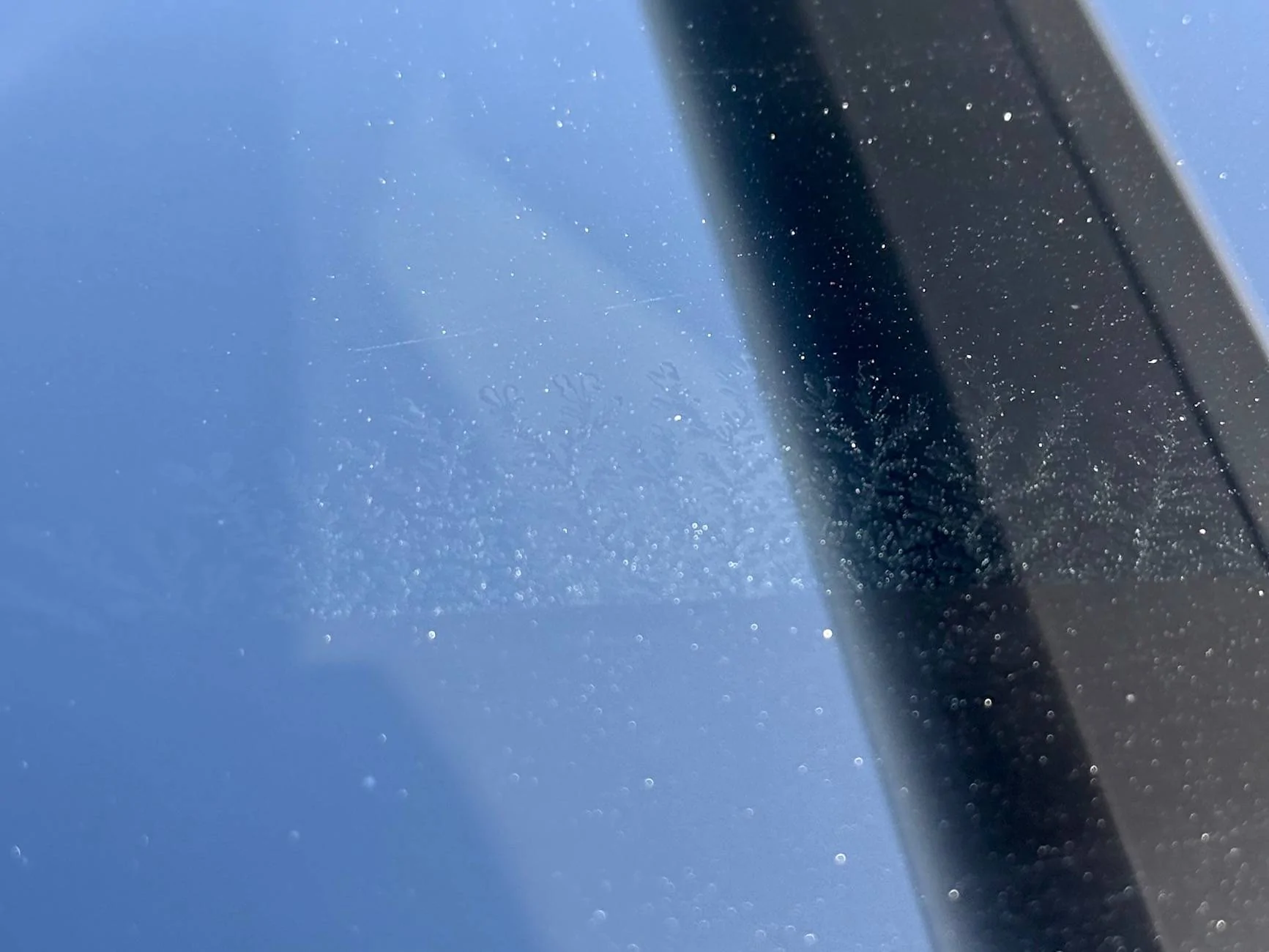 Porsche Taycan ice crystals in between panoramic glass panes IMG_6711