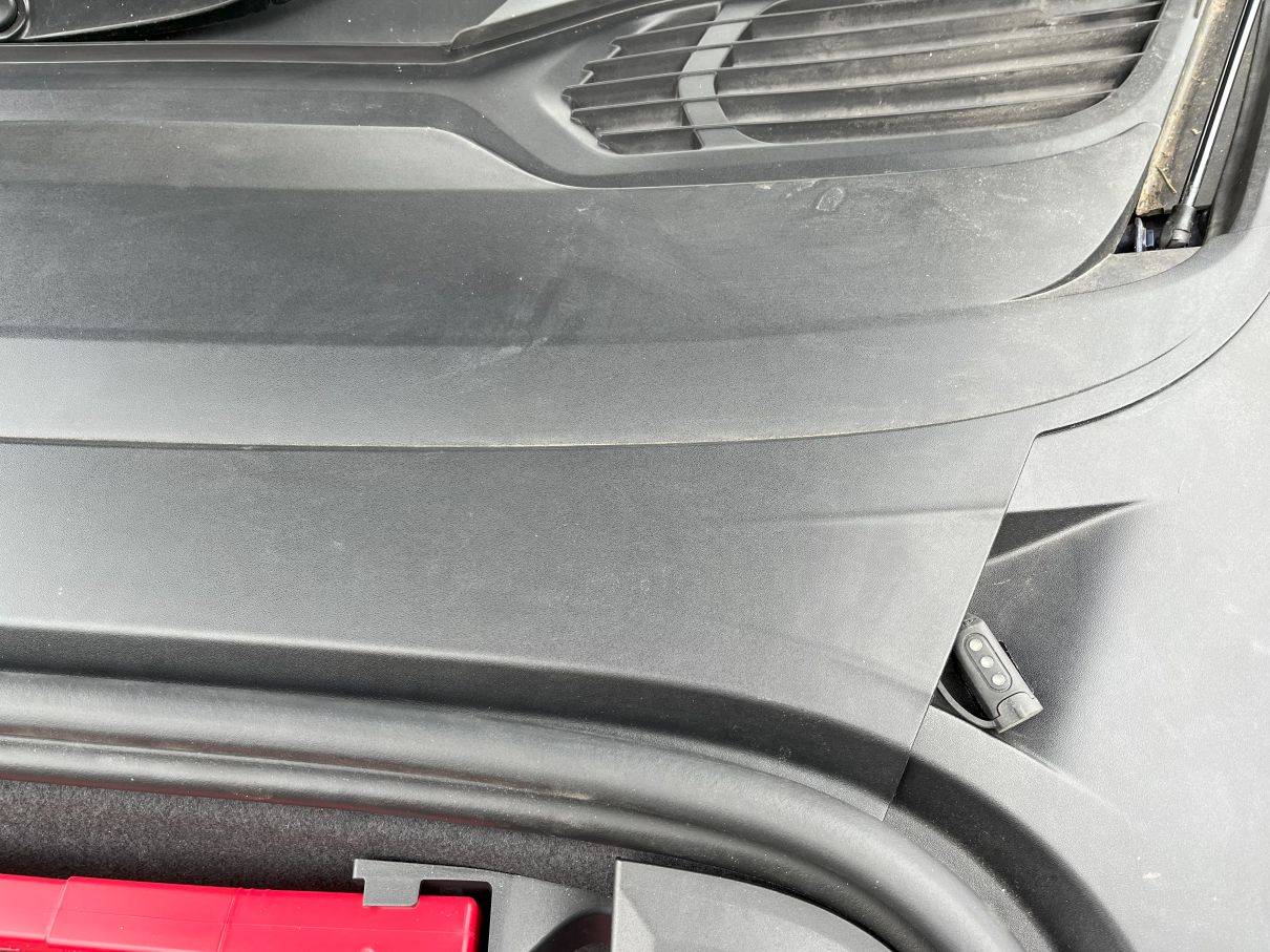 Porsche Taycan 12V drain on leaving car standing. IMG_2026