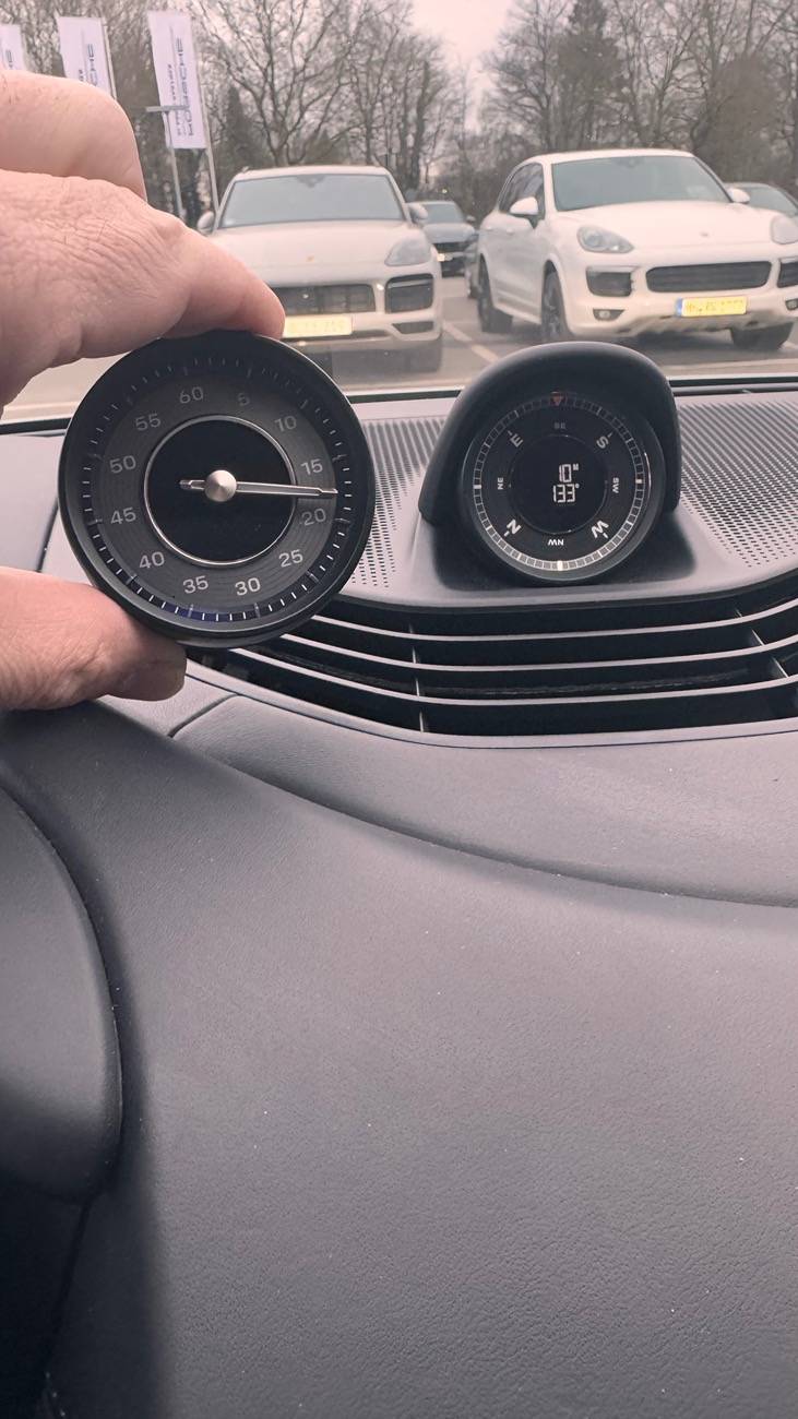 Porsche Taycan Retrofit Compass? IMG_8014