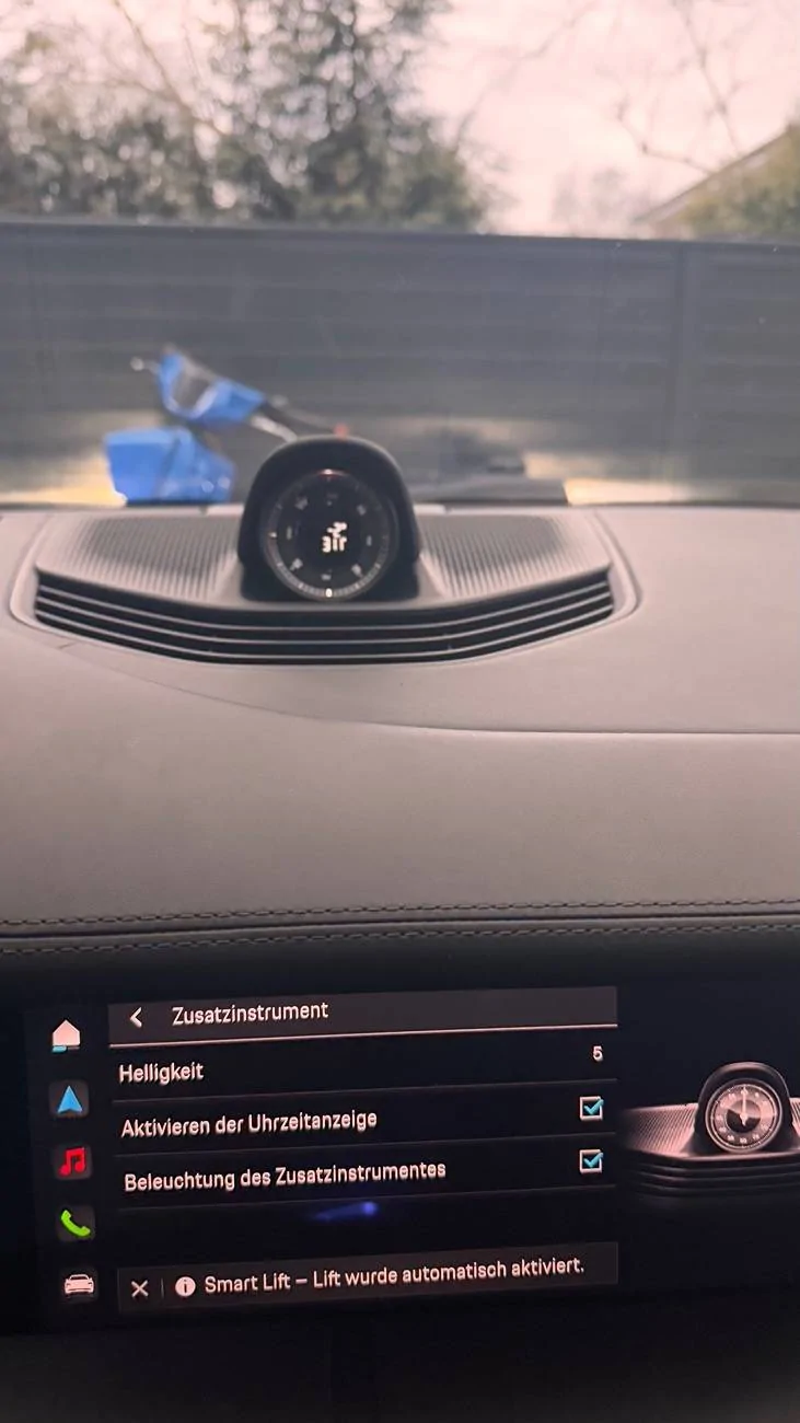 Porsche Taycan Retrofit Compass? IMG_8036