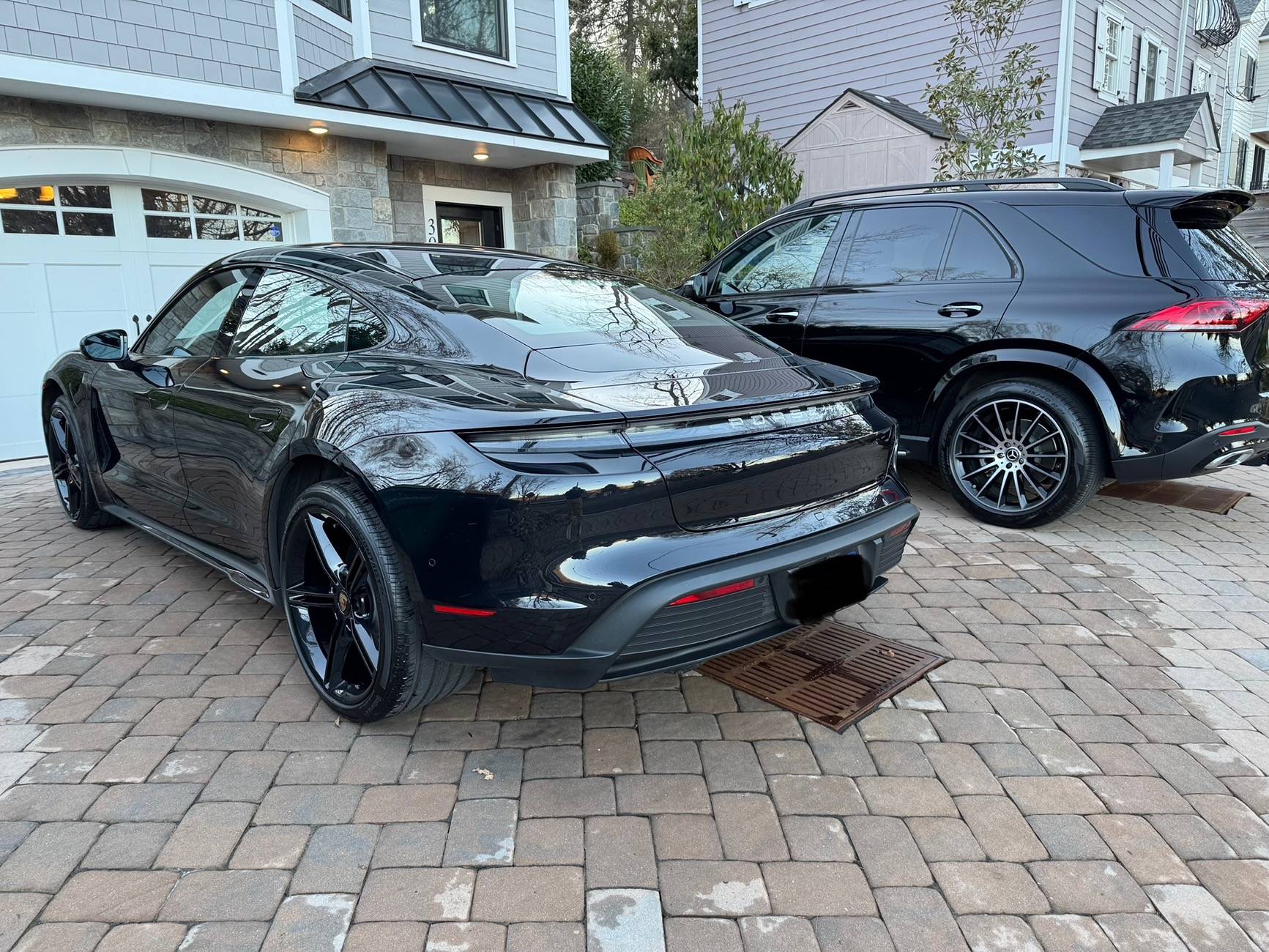 Porsche Taycan option: Model Designation on Rear in High Gloss Black IMG_0008