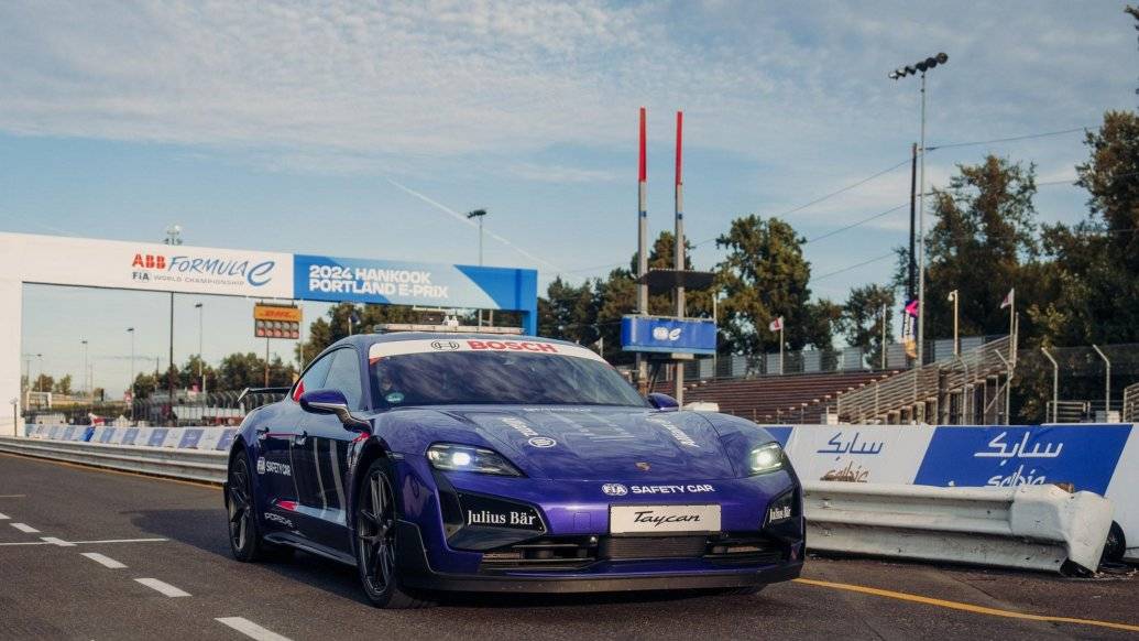 Porsche Taycan 2025 Taycan Turbo GT sets Interlagos track EV record, beating 911 Turbo S time thumbnail
