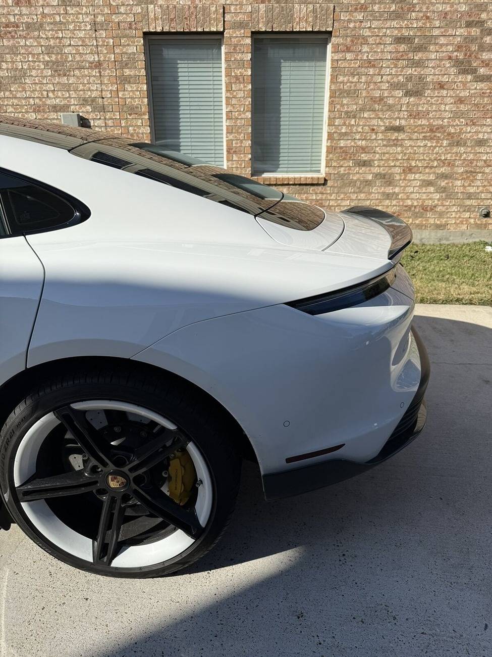Porsche Taycan Taycan GT style spoiler 12040