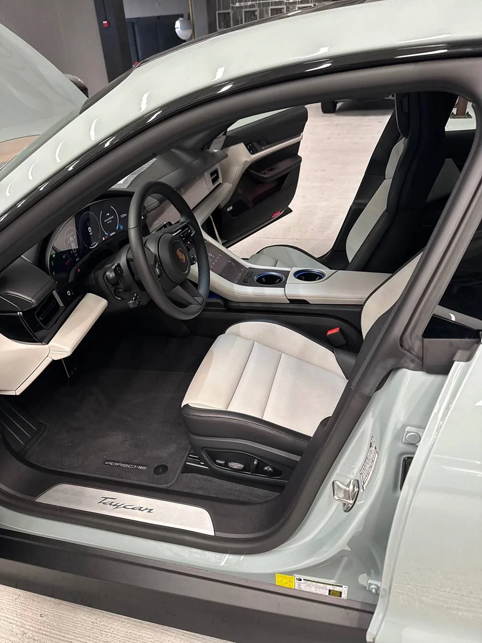 Porsche Taycan Displays going blank while driving? IMG_0112