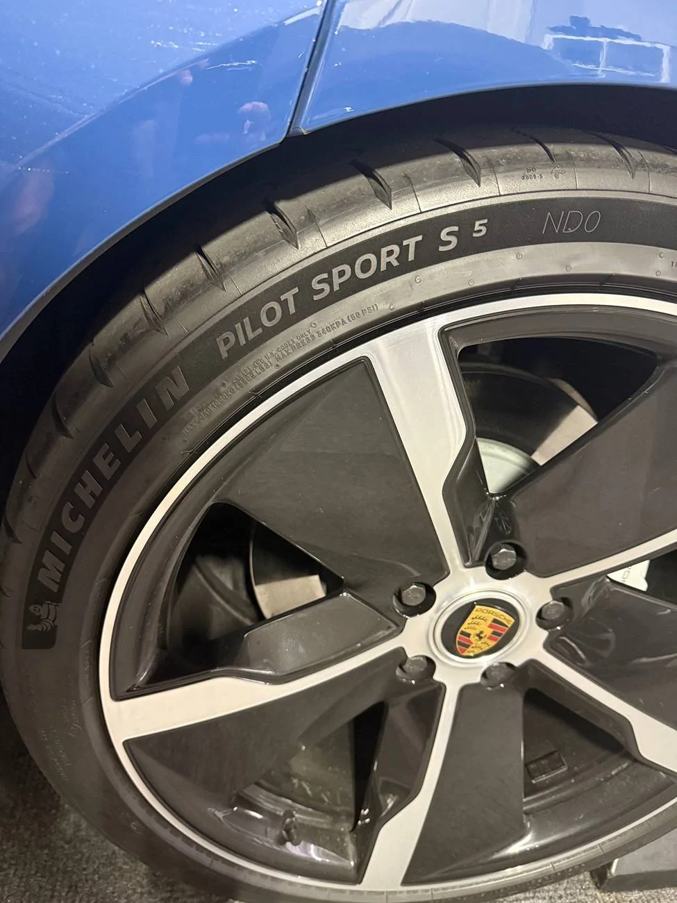 Porsche Taycan Different tire size for 21" wheel IMG_3675