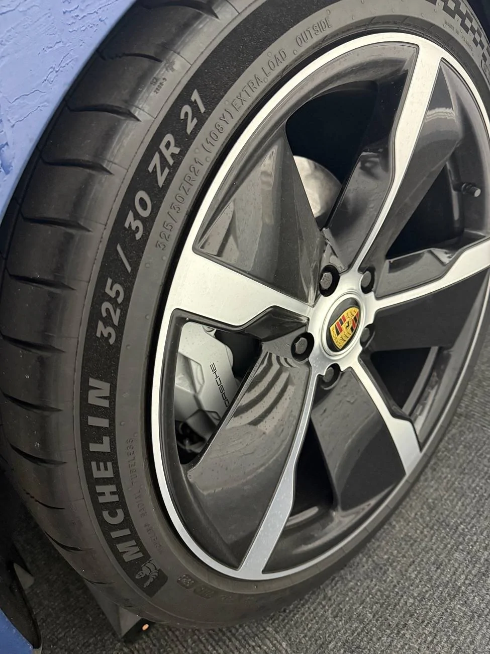Porsche Taycan Different tire size for 21" wheel IMG_3673