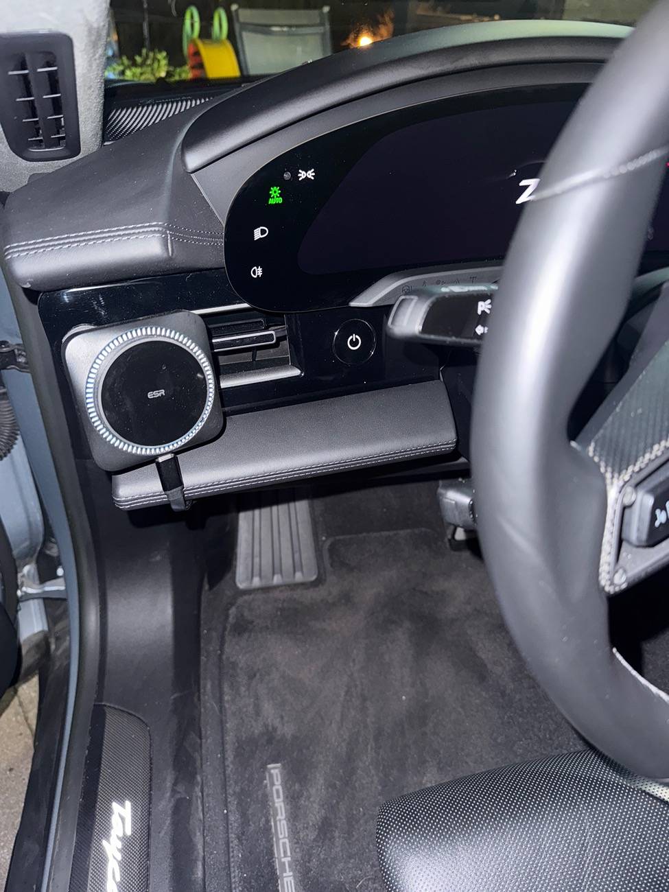 Porsche Taycan Acoustically insulated laminated privacy glass option image