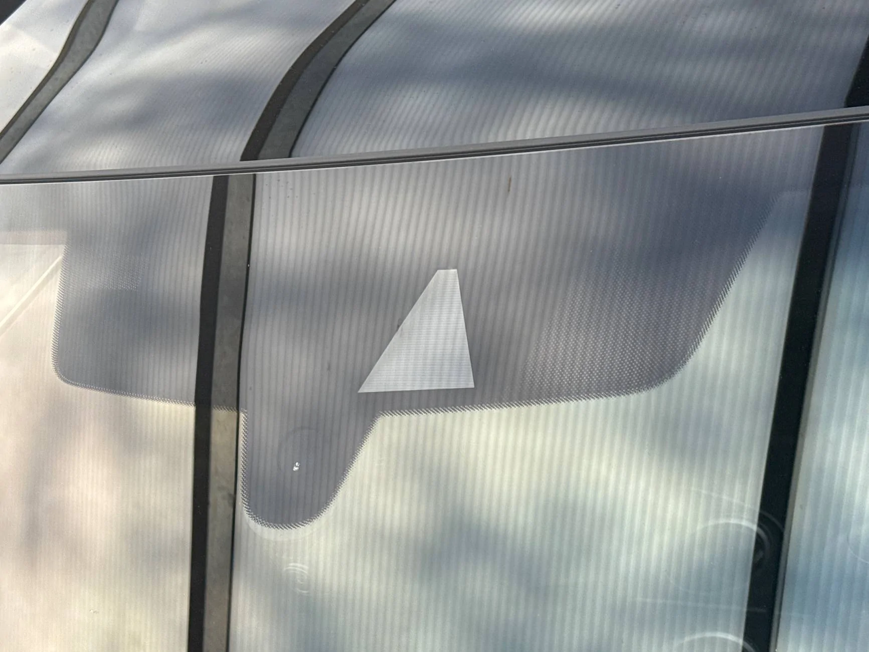 Porsche Taycan Acoustically insulated laminated privacy glass option imag