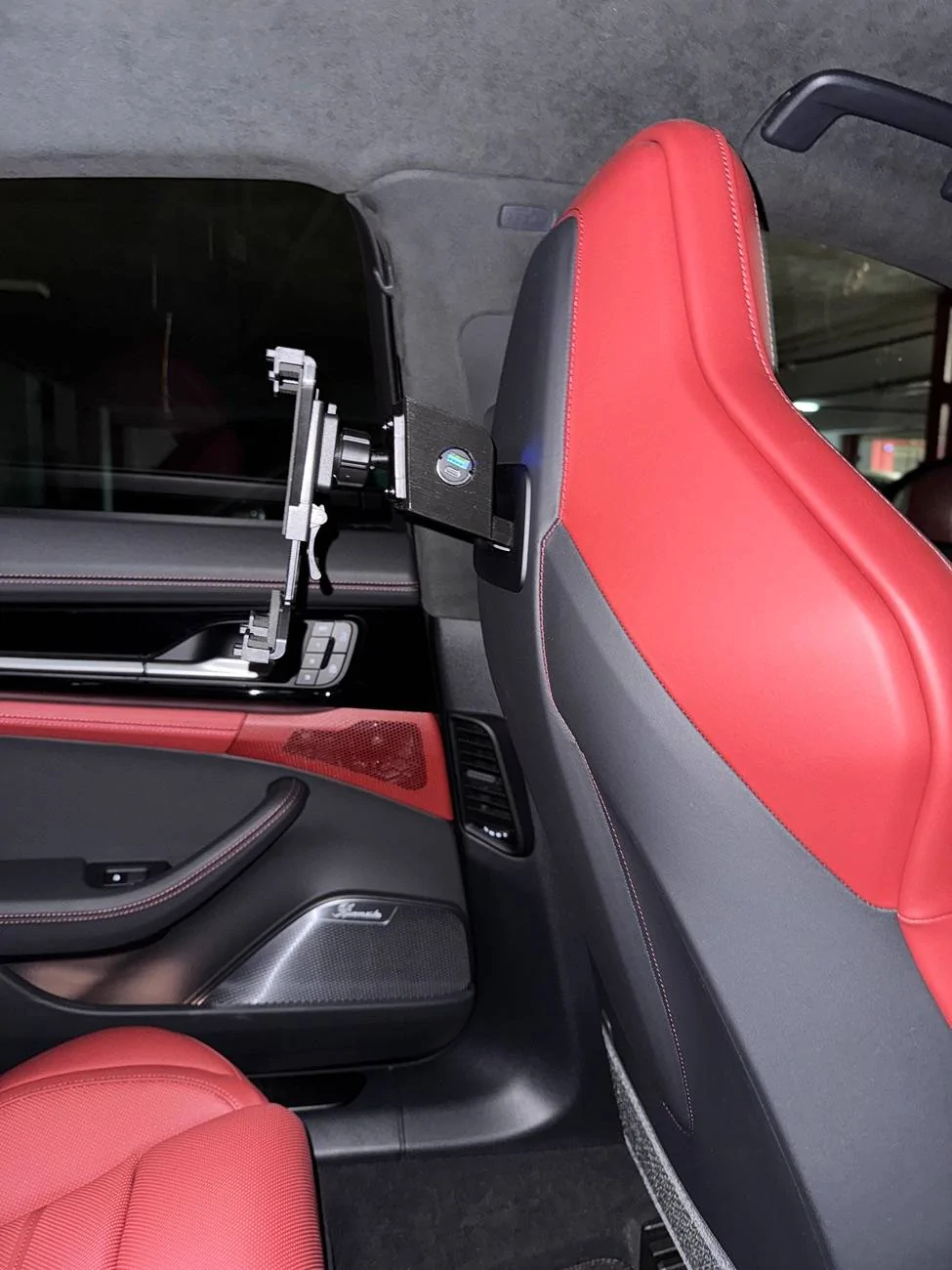 Porsche Taycan Porsche Rear Seat Entertainment (PRSE) Information IMG_7113