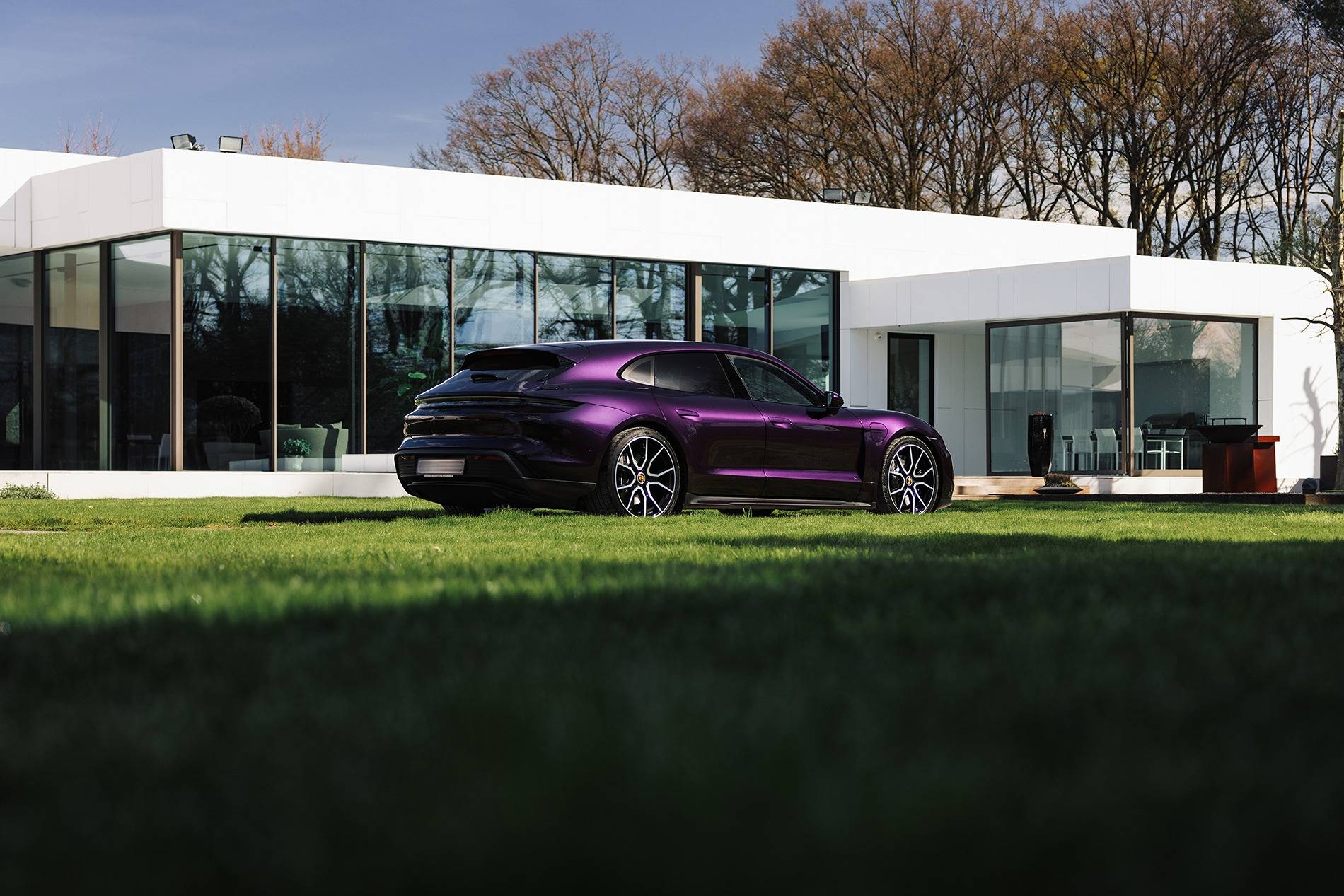 Porsche Taycan 🎨 PTS: PAINT TO SAMPLE Taycan Club & Photos Thread group-ceyssens-maxzine_fotoshoot-porsche_taycan_4s_sport_turismo-viola_metallic-showhouse_04
