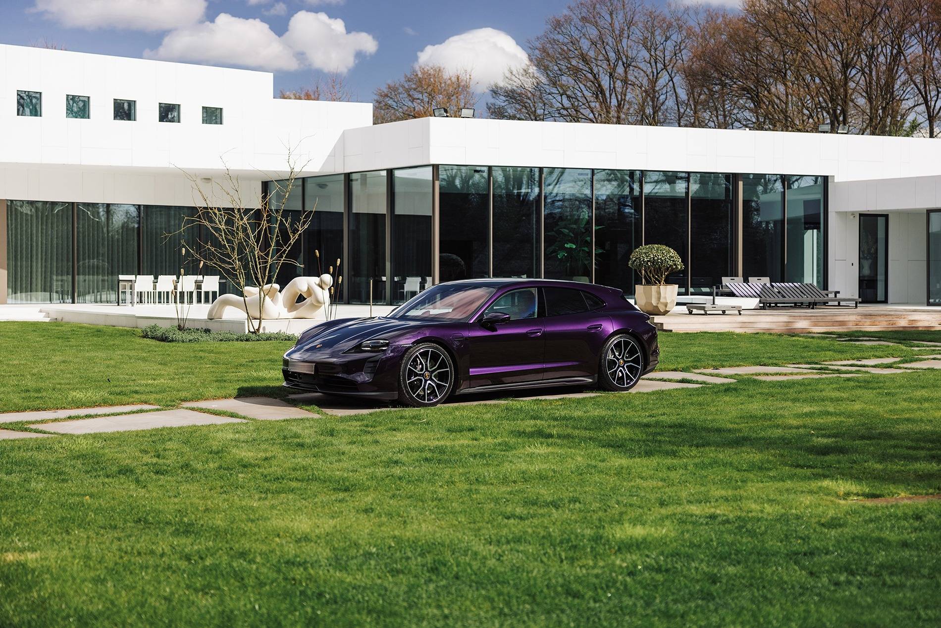 Porsche Taycan 🎨 PTS: PAINT TO SAMPLE Taycan Club & Photos Thread group-ceyssens-maxzine_fotoshoot-porsche_taycan_4s_sport_turismo-viola_metallic-showhouse_02