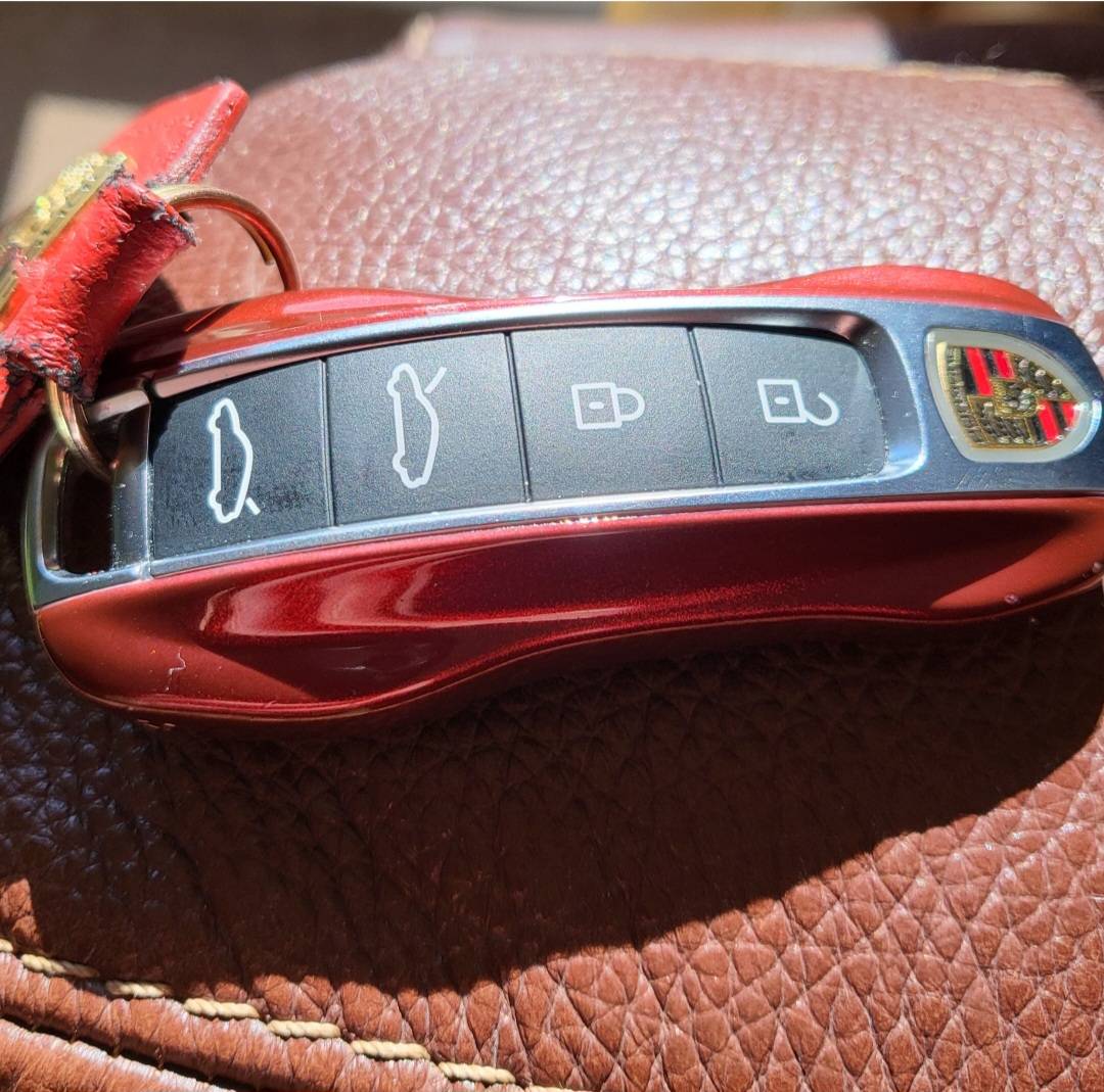 Porsche Taycan Any difference between Ebay and OEM key fob sides? Screenshot_20250417_160751_Gallery