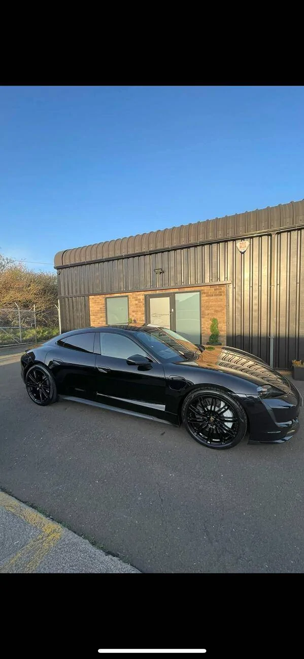 Porsche Taycan BLACK / JET BLACK Taycan Club IMG_7362