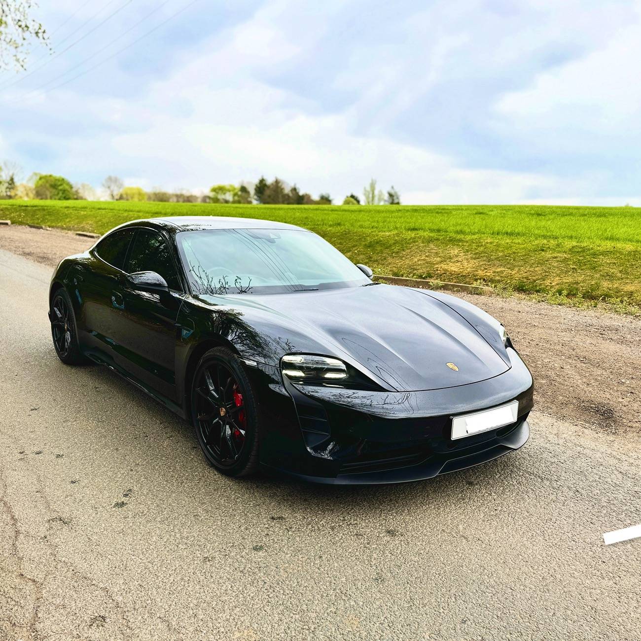 Porsche Taycan BLACK / JET BLACK Taycan Club F5FD4DBD-6650-46EE-9B79-ADFC24A2AC78