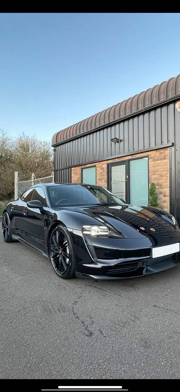 Porsche Taycan BLACK / JET BLACK Taycan Club IMG_7361